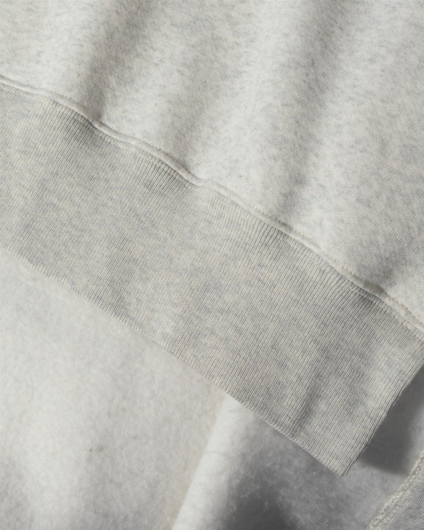 A-Symmetric Sweater soft white melee | Bildmaterial bereitgestellt von SHOES.PLEASE.