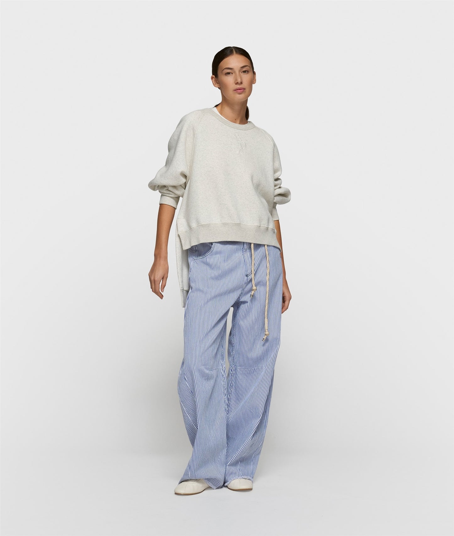 A-Symmetric Sweater soft white melee | Bildmaterial bereitgestellt von SHOES.PLEASE.