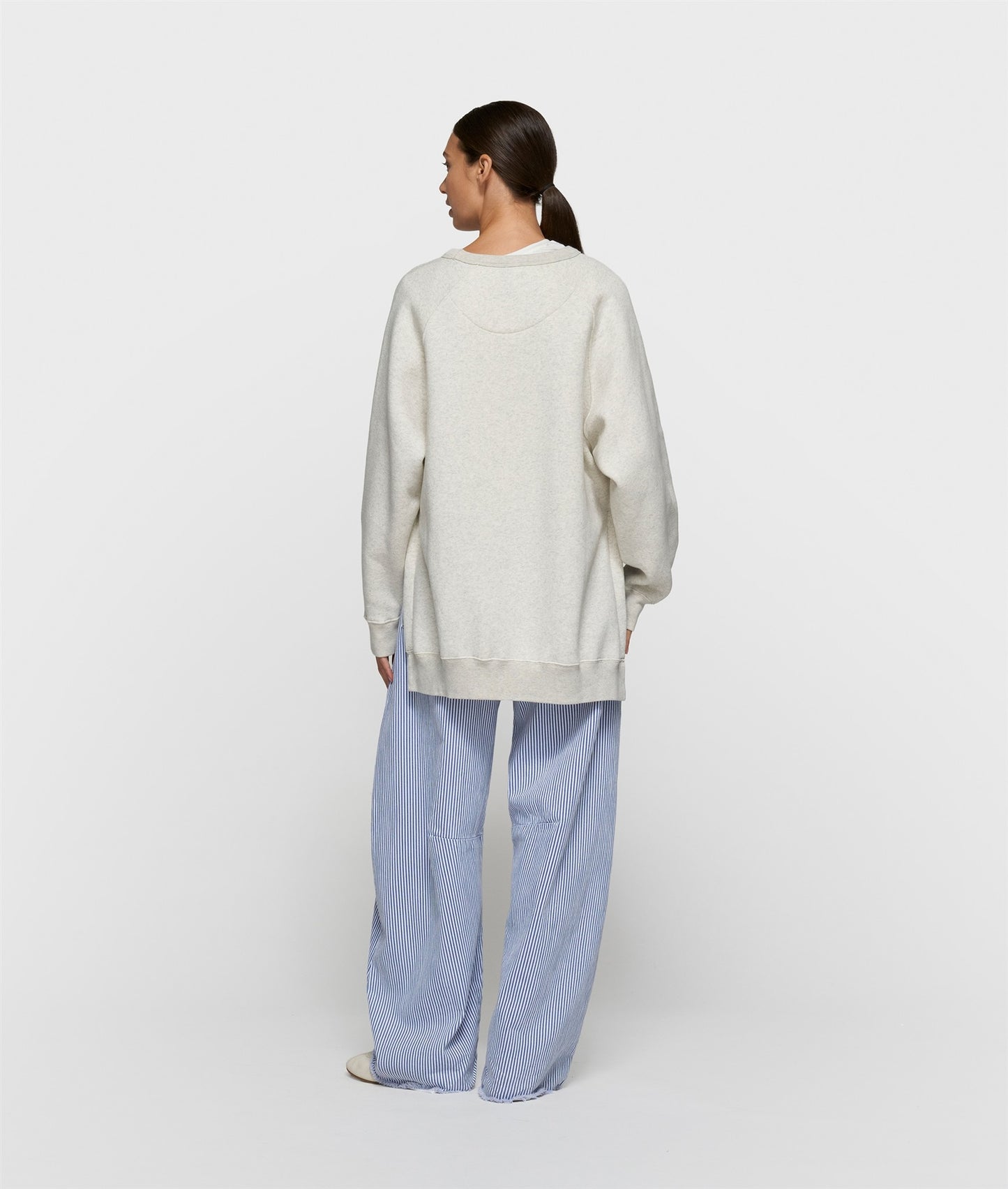 A-Symmetric Sweater soft white melee | Bildmaterial bereitgestellt von SHOES.PLEASE.