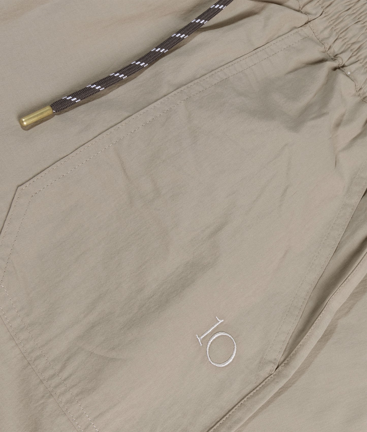 crinkle jogger fog | Bildmaterial bereitgestellt von SHOES.PLEASE.