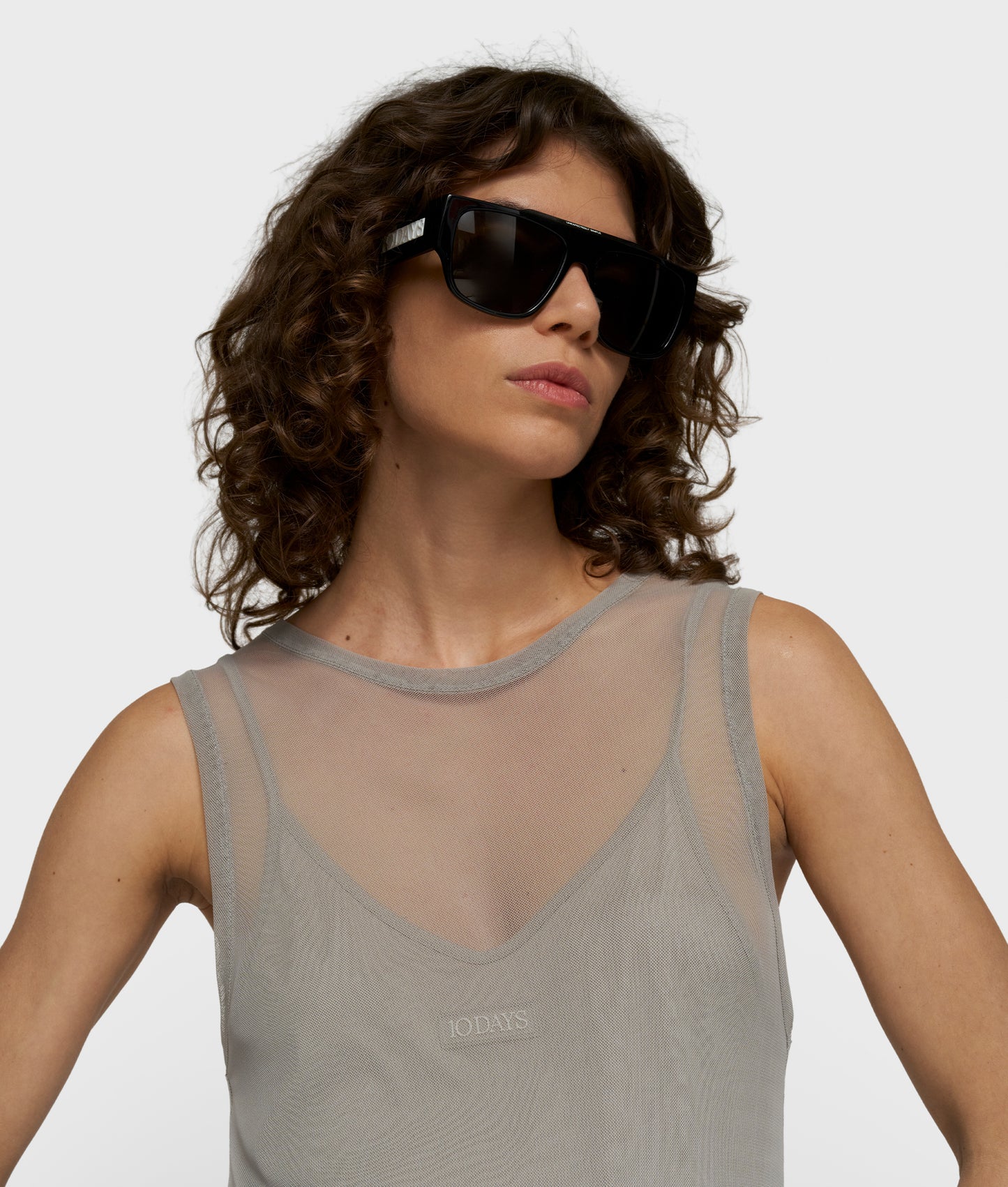 mesh dress fog | Bildmaterial bereitgestellt von SHOES.PLEASE.