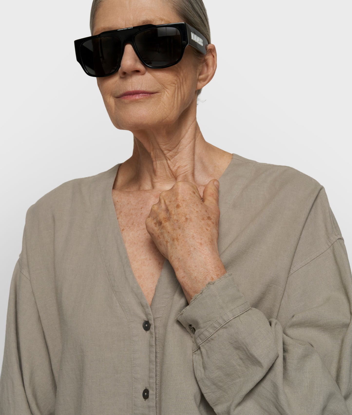 cotton linen blouse fog | Bildmaterial bereitgestellt von SHOES.PLEASE.