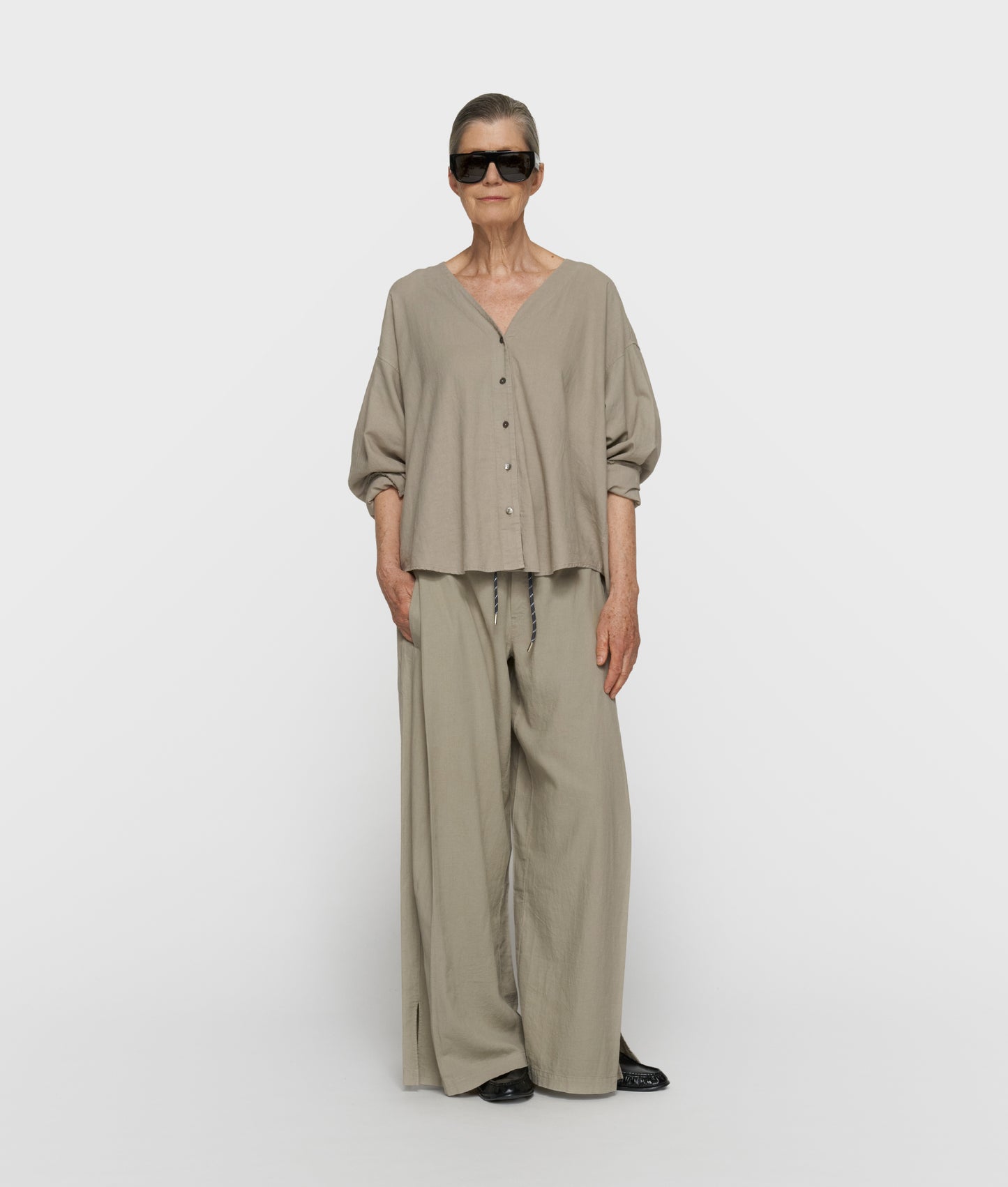 cotton linen blouse fog | Bildmaterial bereitgestellt von SHOES.PLEASE.