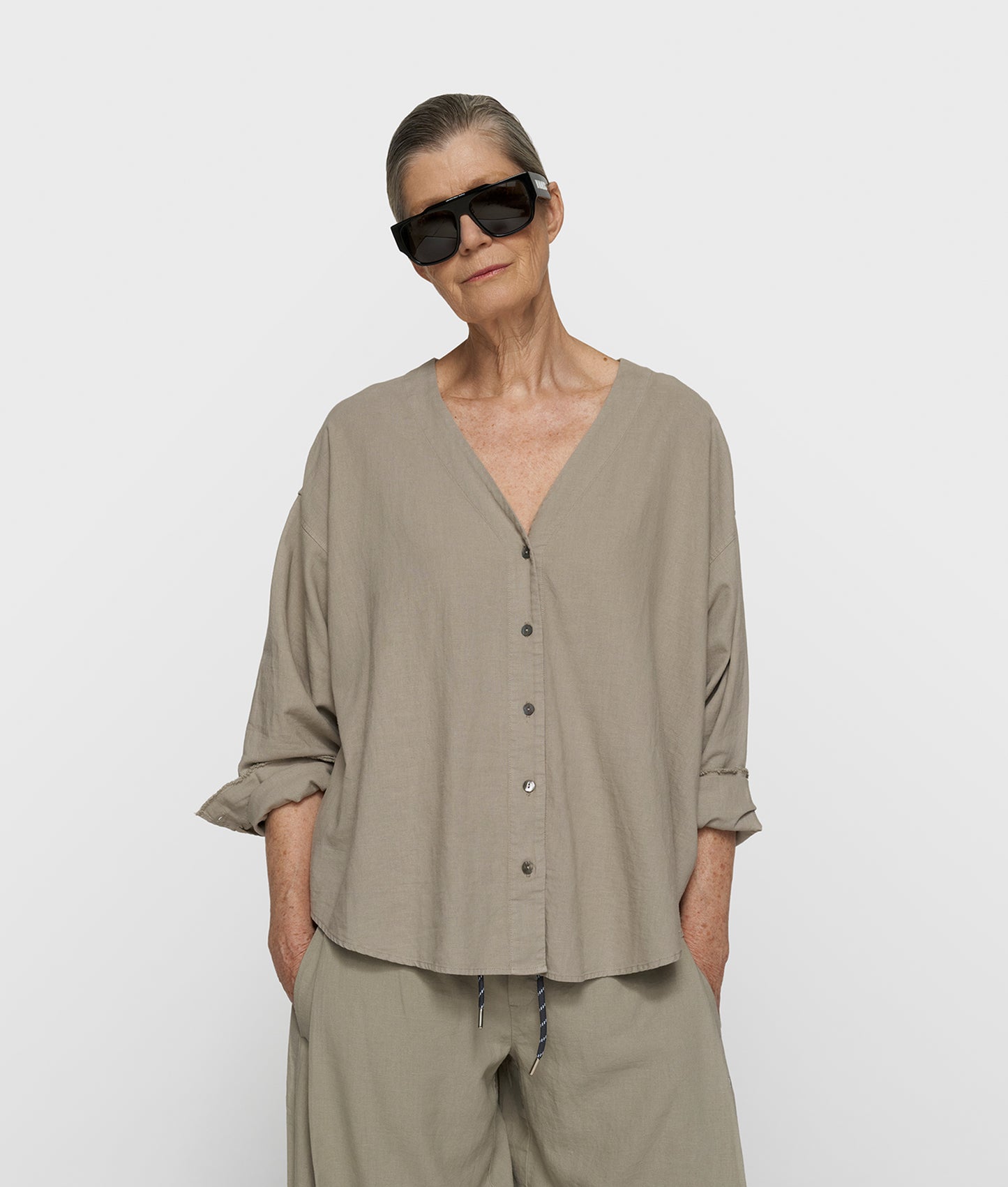 cotton linen blouse fog | Bildmaterial bereitgestellt von SHOES.PLEASE.
