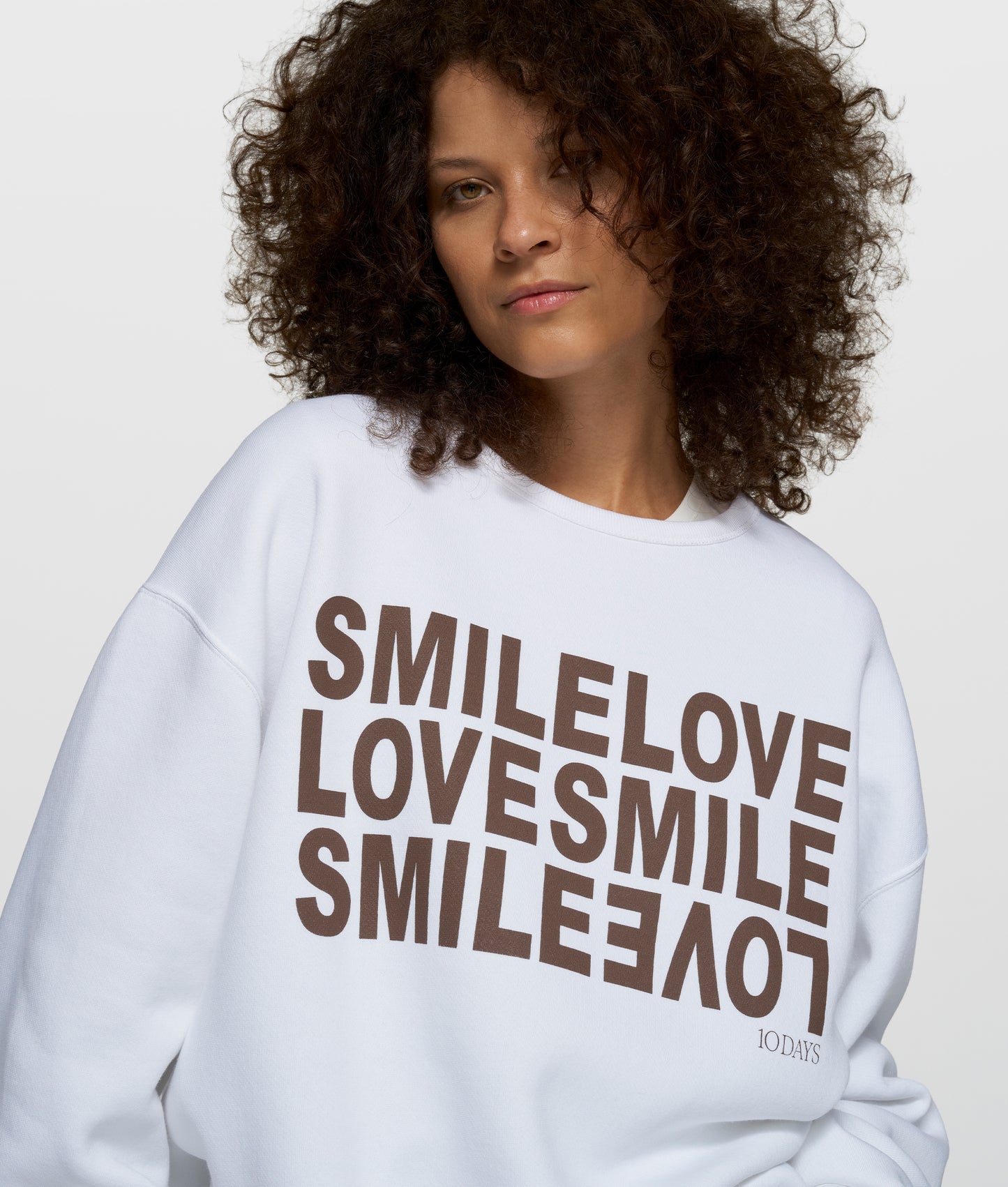 Statement Sweater Smile white | Bildmaterial bereitgestellt von SHOES.PLEASE.