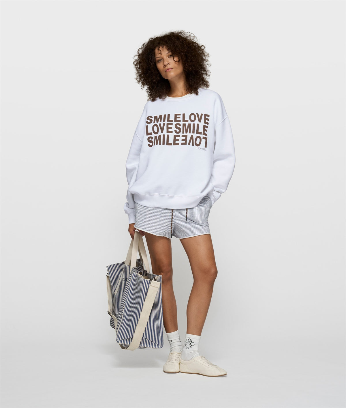 Statement Sweater Smile white | Bildmaterial bereitgestellt von SHOES.PLEASE.