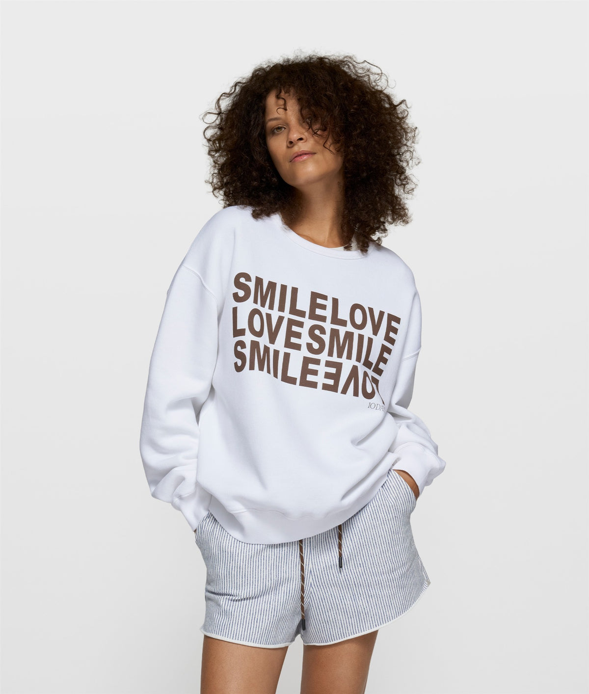 Statement Sweater Smile white | Bildmaterial bereitgestellt von SHOES.PLEASE.