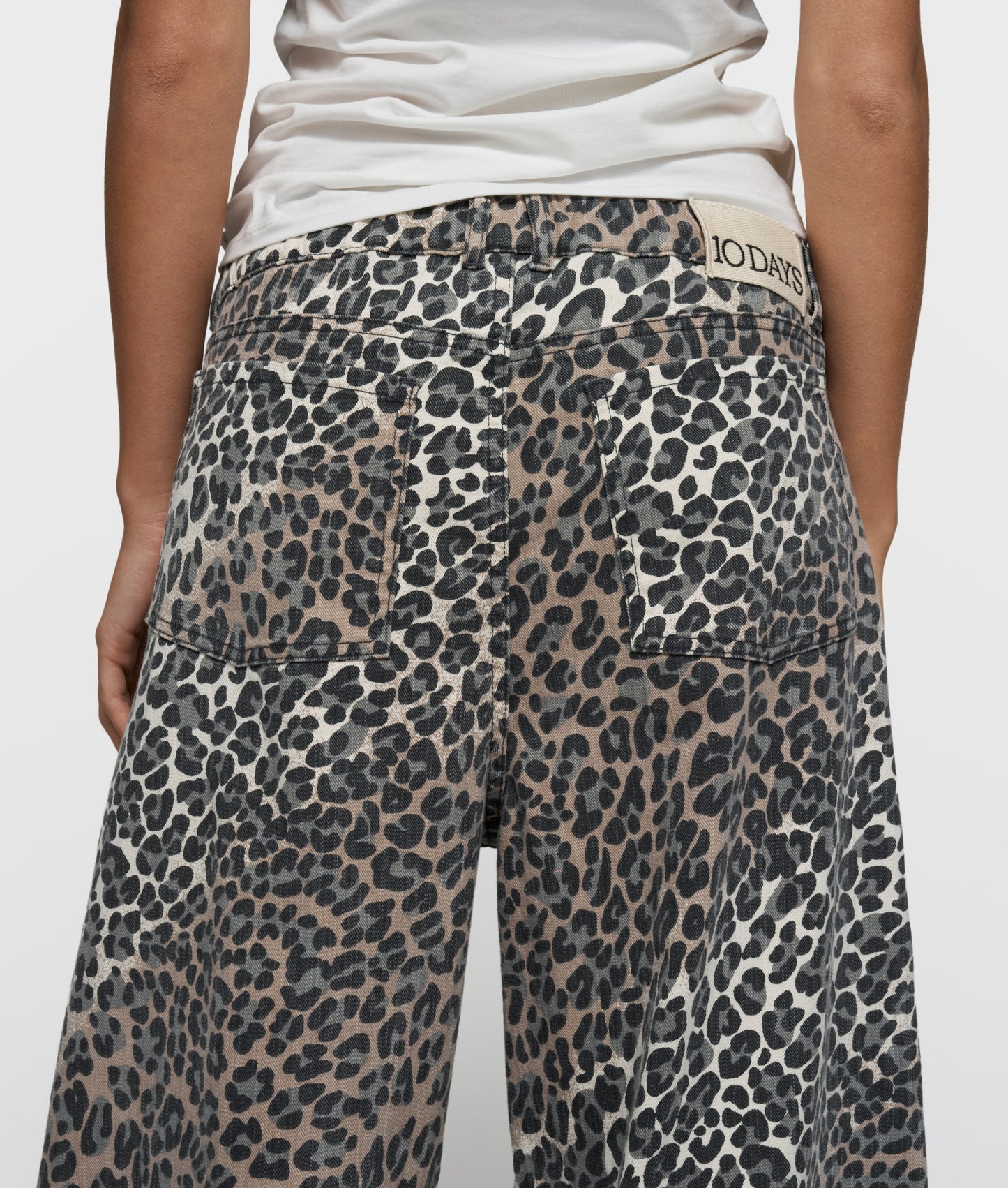 Western Pants Leopard ecru | Bildmaterial bereitgestellt von SHOES.PLEASE.