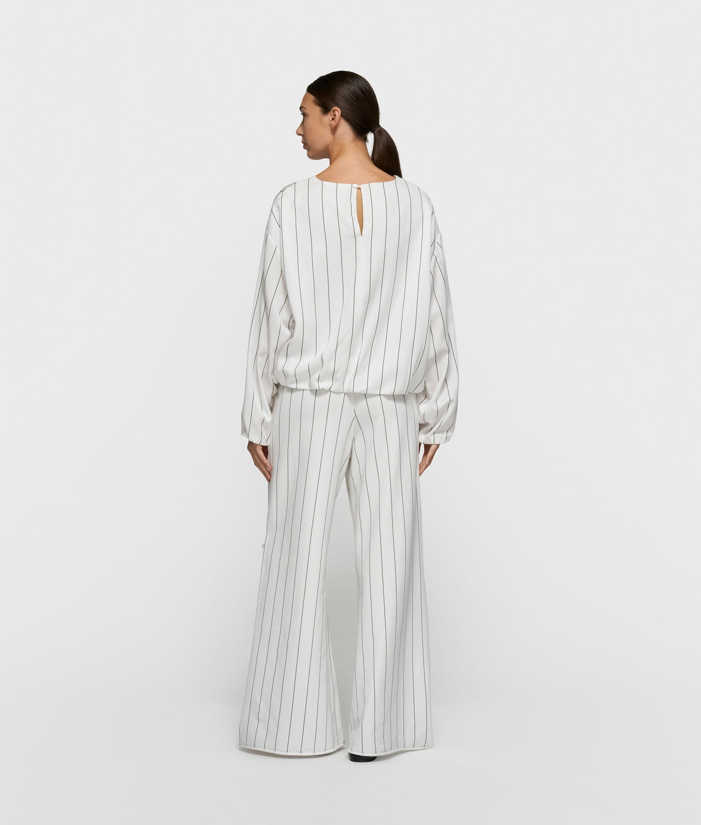 Balloon Blouse Pinstripe ecru | Bildmaterial bereitgestellt von SHOES.PLEASE.