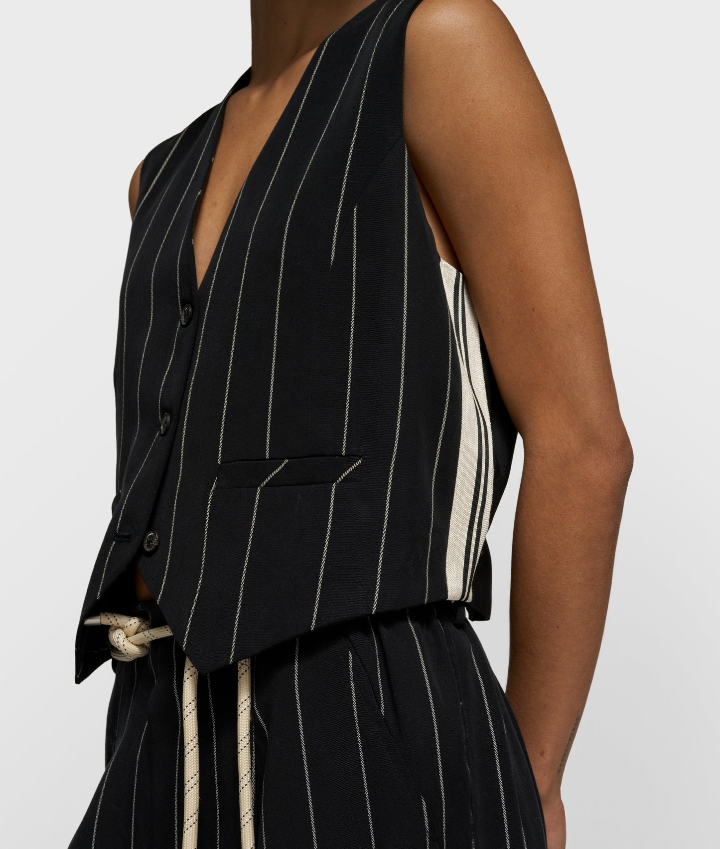Gilet Pinstripe black | Bildmaterial bereitgestellt von SHOES.PLEASE.