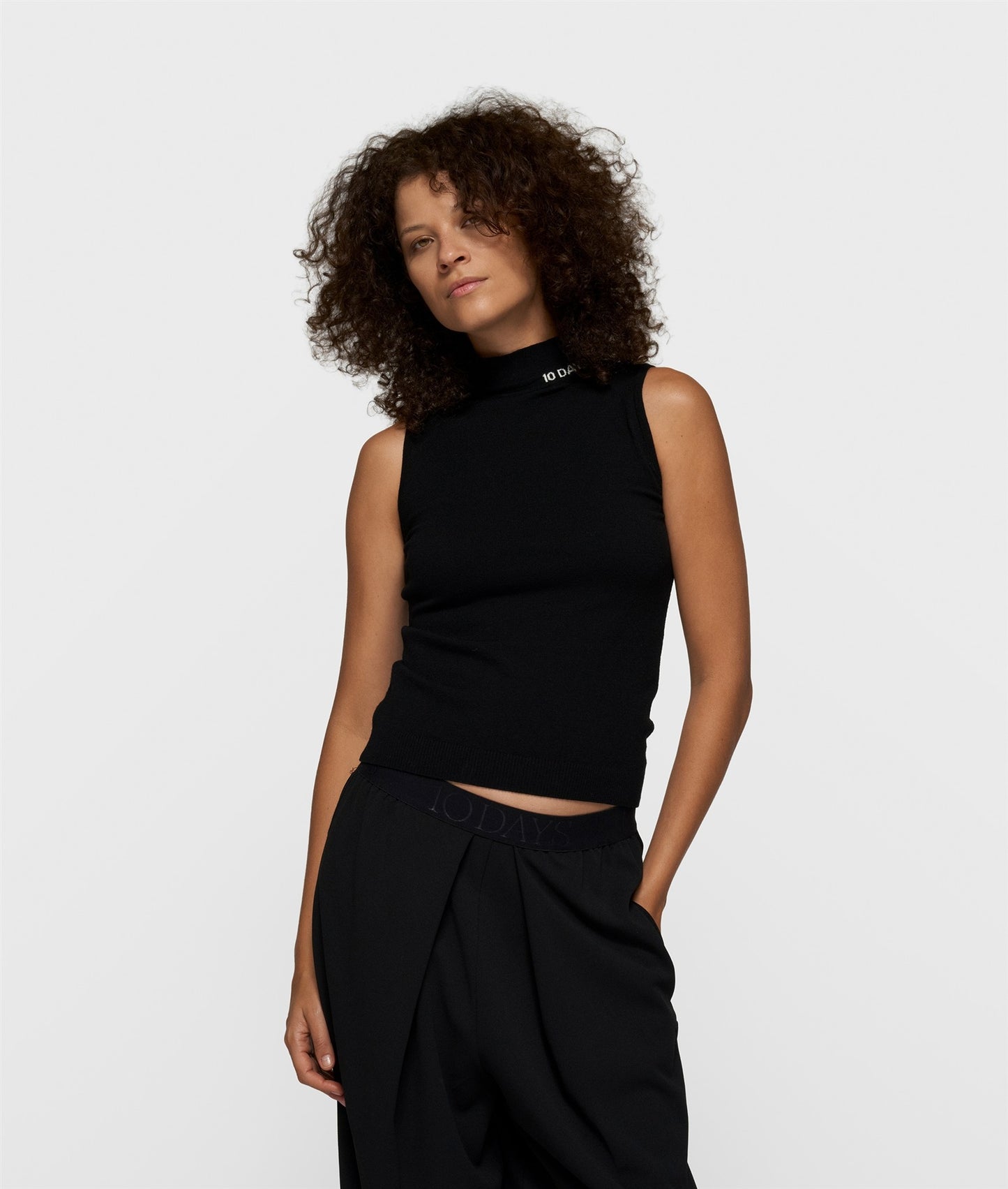 Knit Singlet black | Bildmaterial bereitgestellt von SHOES.PLEASE.