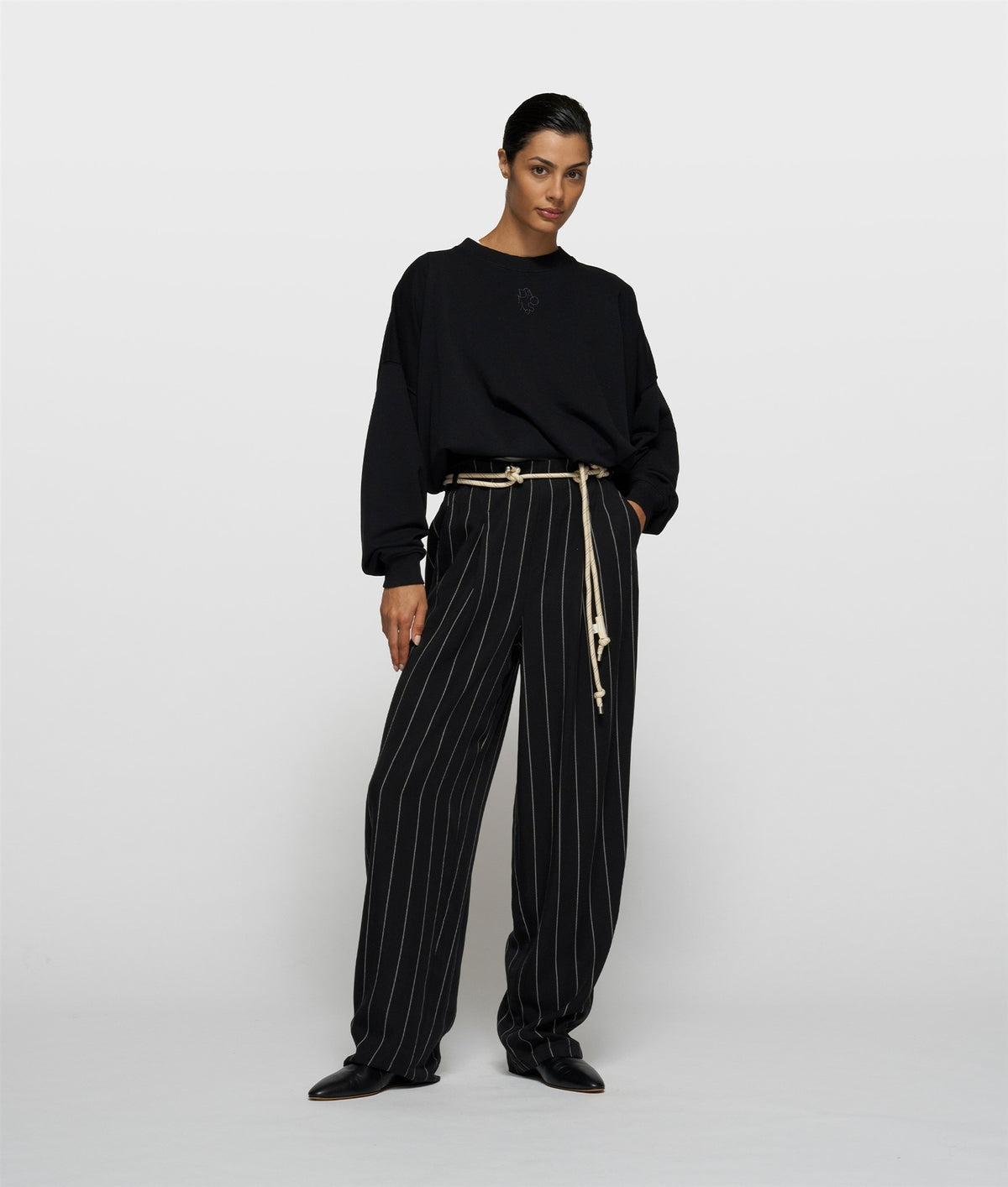 Sweater Pleat black | Bildmaterial bereitgestellt von SHOES.PLEASE.