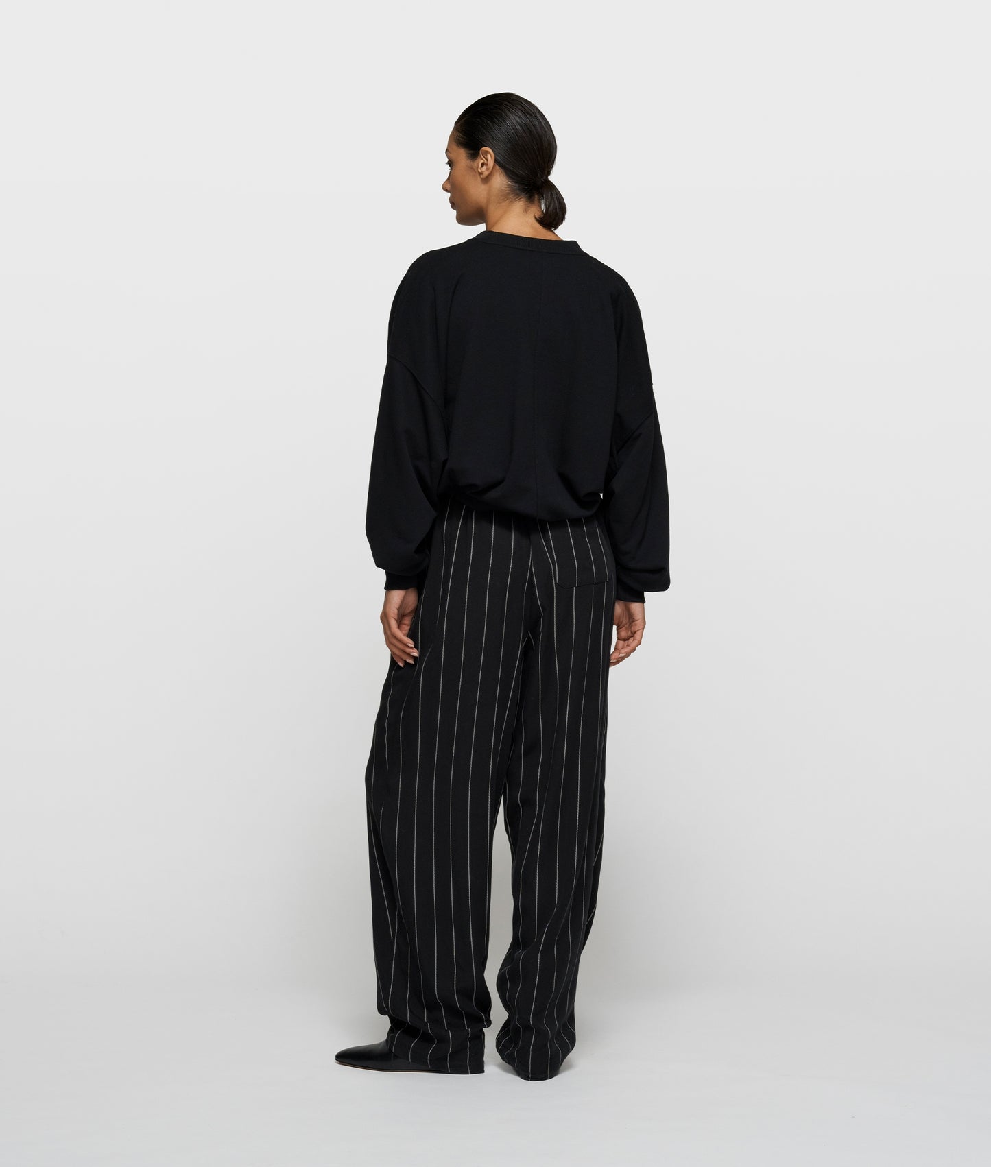 Sweater Pleat black | Bildmaterial bereitgestellt von SHOES.PLEASE.