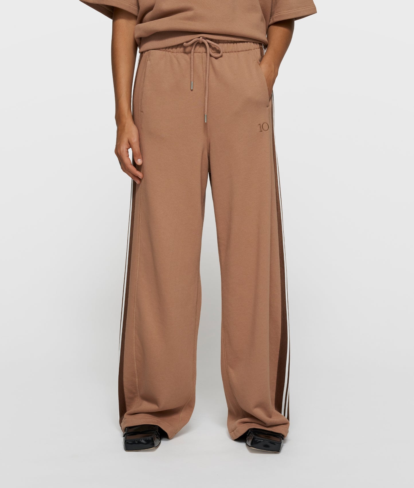 Western Jogger Tape fudge | Bildmaterial bereitgestellt von SHOES.PLEASE.