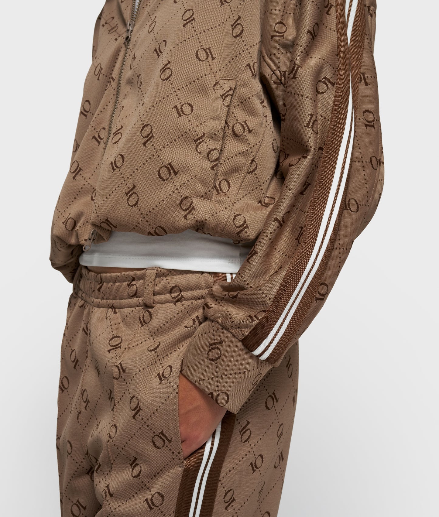 Track Pants Monogram fudge | Bildmaterial bereitgestellt von SHOES.PLEASE.