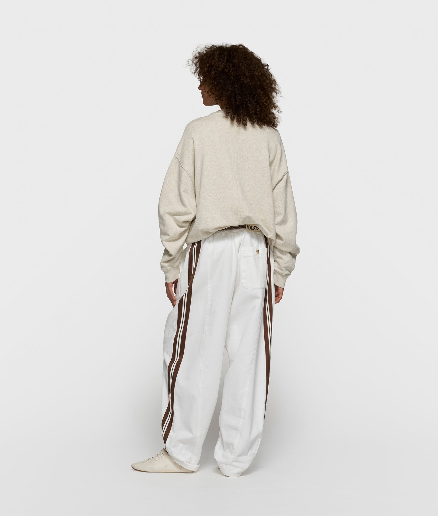 Wide Tapered Pants optic white | Bildmaterial bereitgestellt von SHOES.PLEASE.
