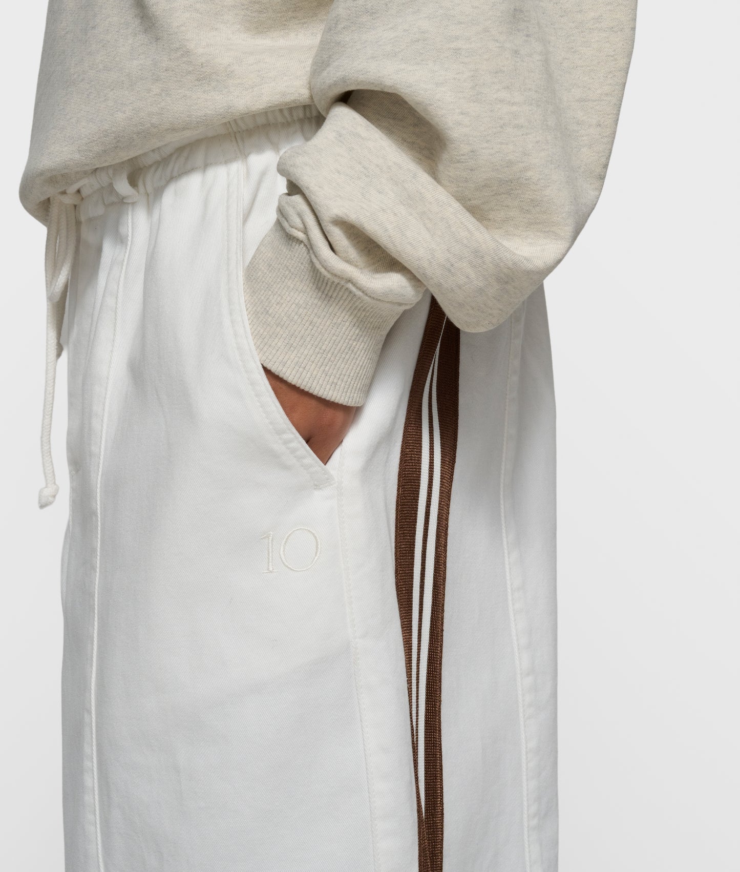 Wide Tapered Pants optic white | Bildmaterial bereitgestellt von SHOES.PLEASE.