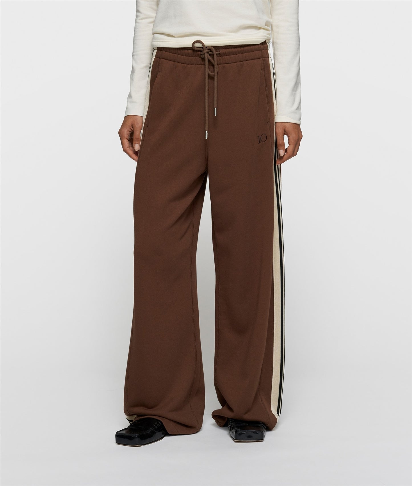 Western Jogger Tape dark truffle | Bildmaterial bereitgestellt von SHOES.PLEASE.