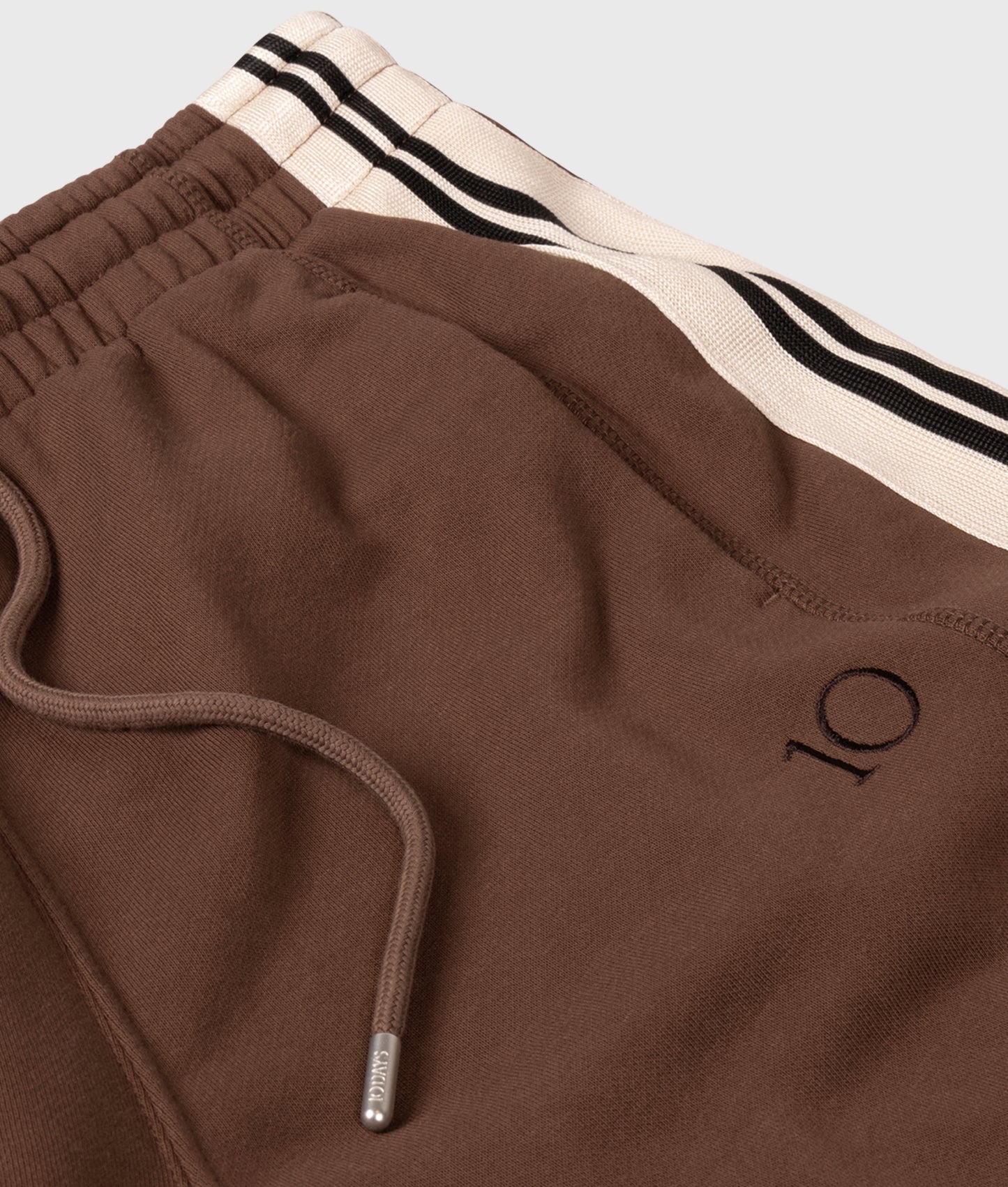 Western Jogger Tape dark truffle | Bildmaterial bereitgestellt von SHOES.PLEASE.