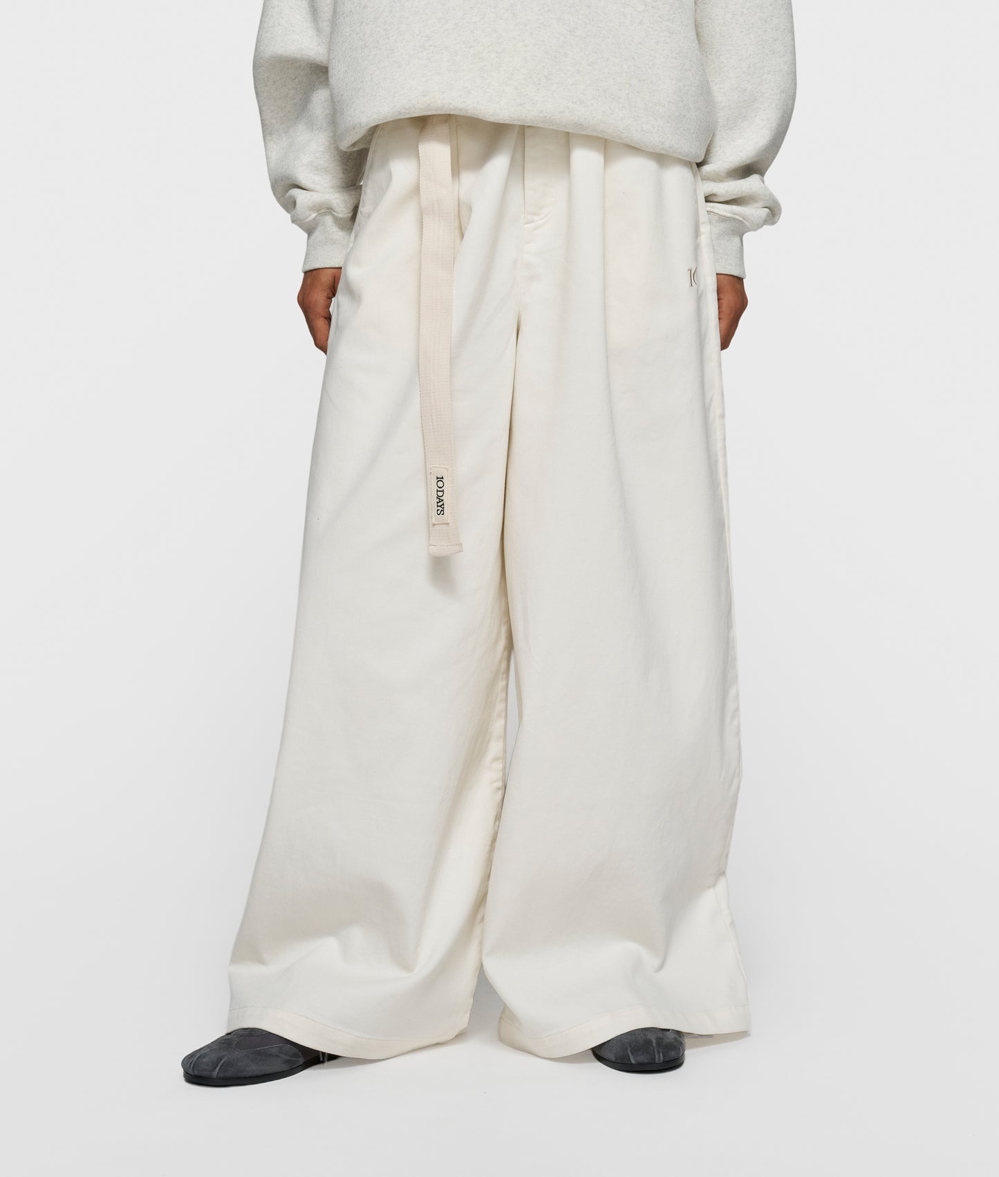 Wide Pants Jog Twill pearl | Bildmaterial bereitgestellt von SHOES.PLEASE.