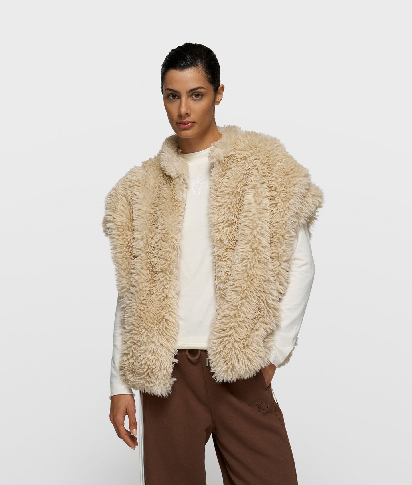Fluffy Gilet pearl | Bildmaterial bereitgestellt von SHOES.PLEASE.