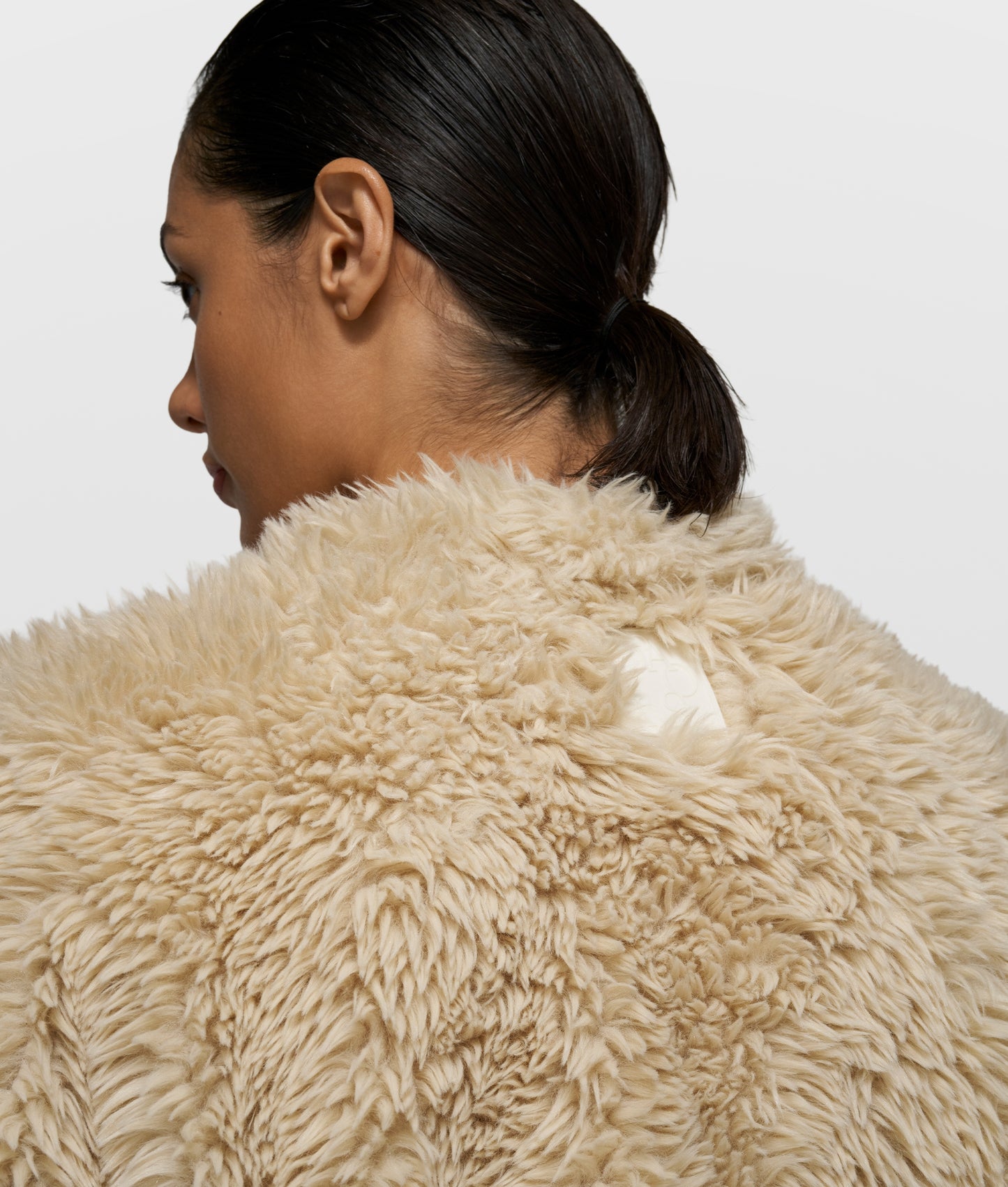 Fluffy Gilet pearl | Bildmaterial bereitgestellt von SHOES.PLEASE.