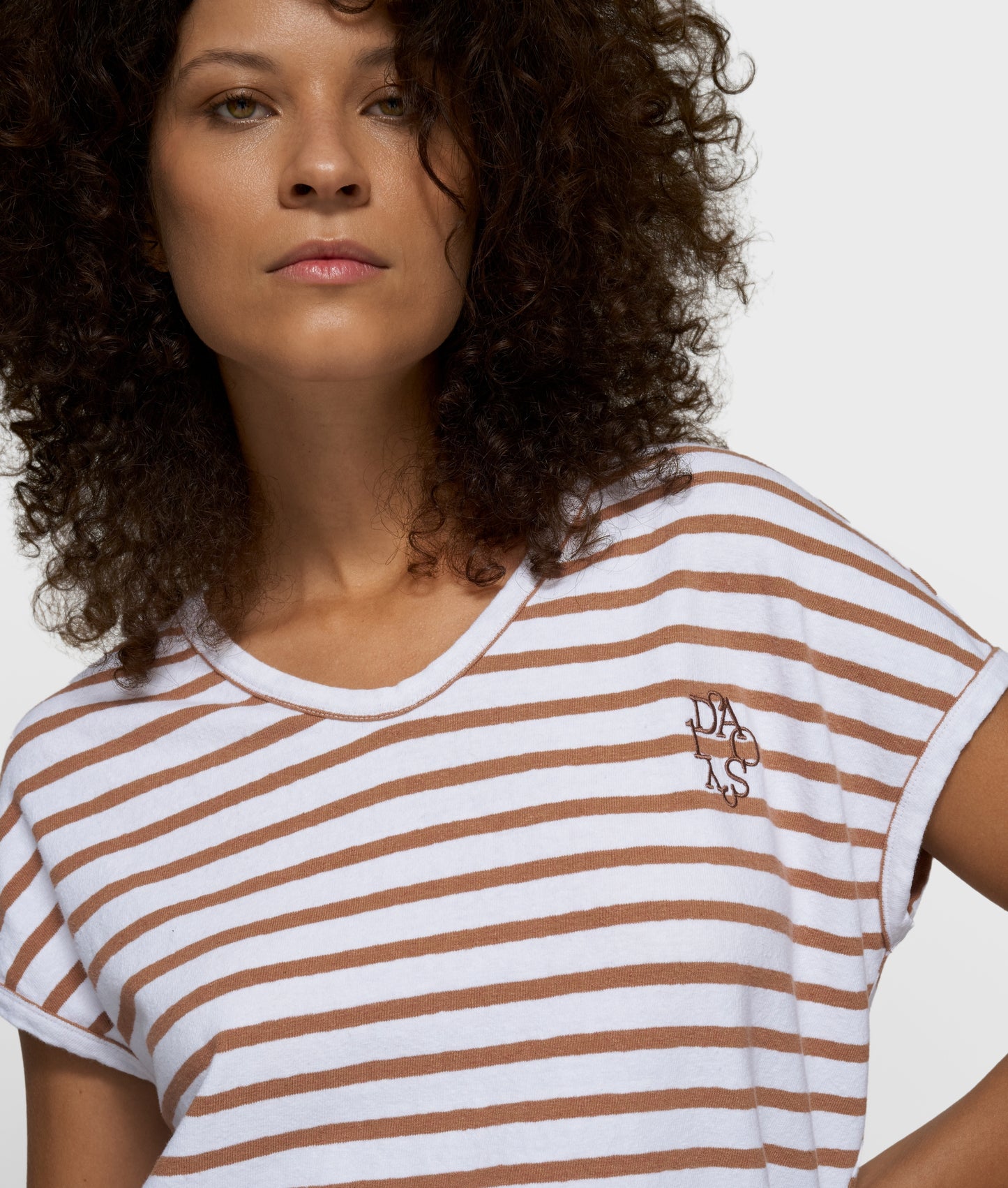 V-Neck Tee Stripes white/fudge | Bildmaterial bereitgestellt von SHOES.PLEASE.