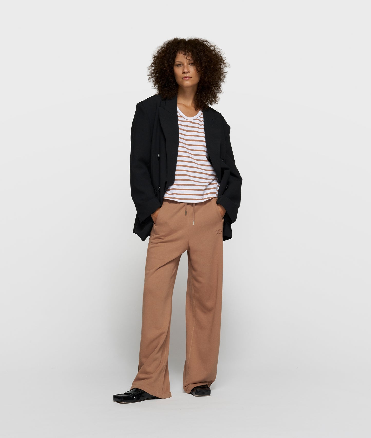 V-Neck Tee Stripes white/fudge | Bildmaterial bereitgestellt von SHOES.PLEASE.