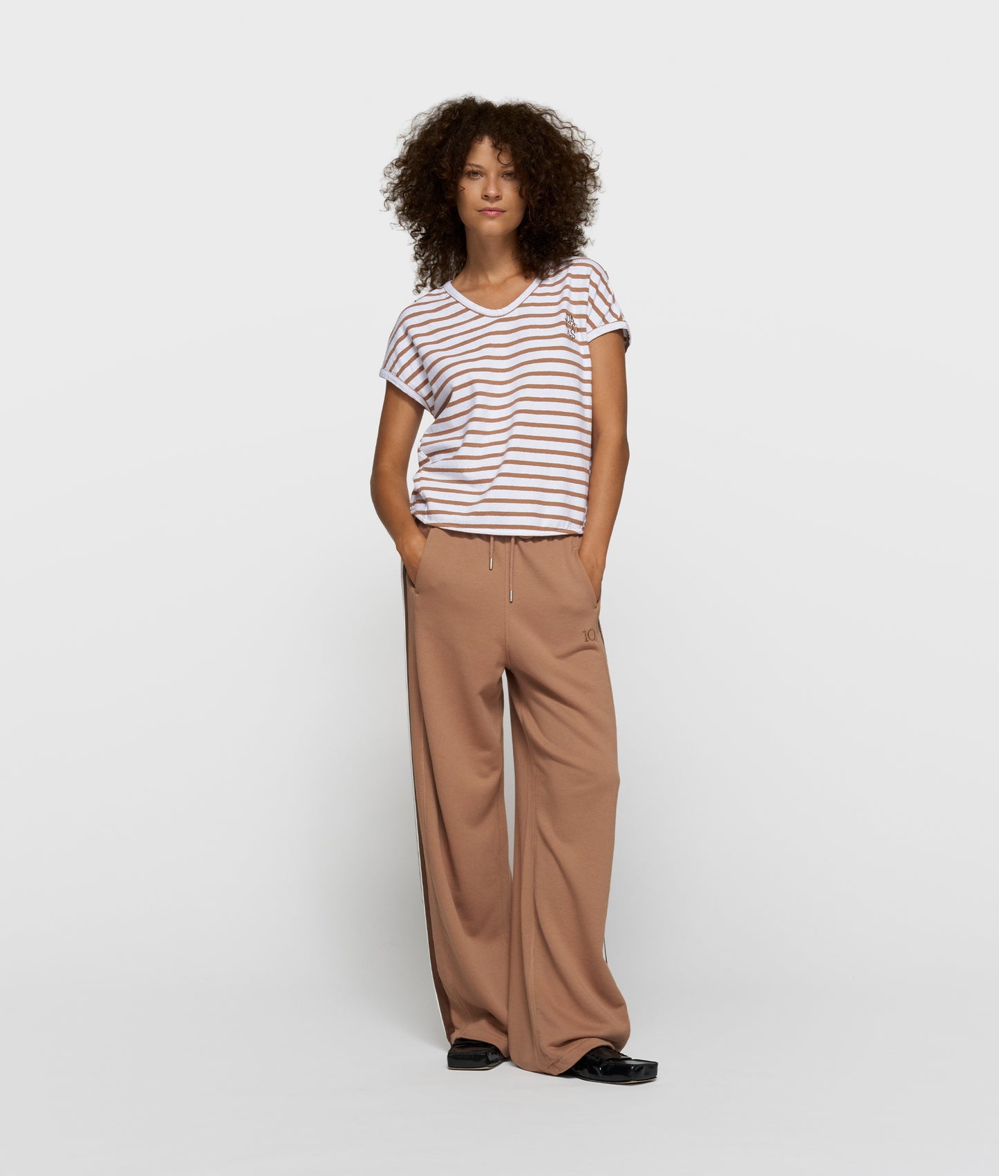 V-Neck Tee Stripes white/fudge | Bildmaterial bereitgestellt von SHOES.PLEASE.
