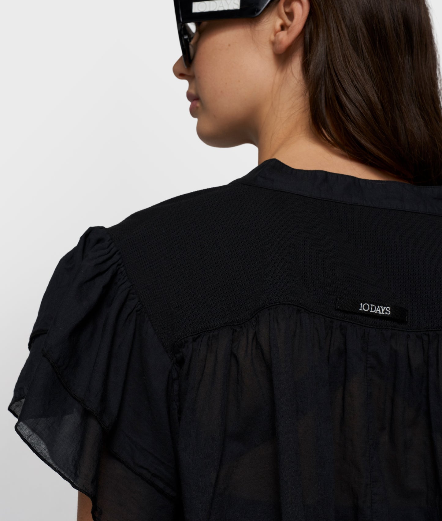 A-Line Ruffle Top black | Bildmaterial bereitgestellt von SHOES.PLEASE.
