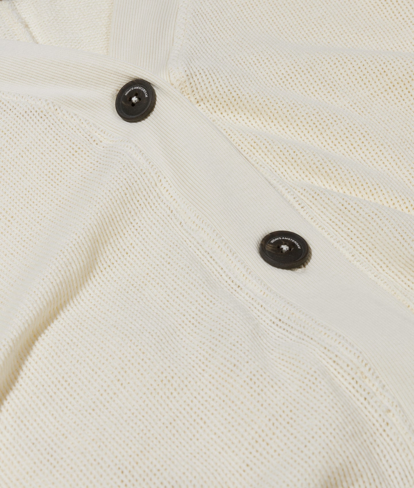 V-Neck Cardigan Mesh soft vanilia | Bildmaterial bereitgestellt von SHOES.PLEASE.