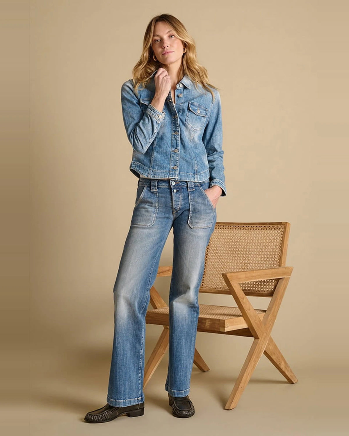 Femme JEAN FLARE blue | Bildmaterial bereitgestellt von SHOES.PLEASE.