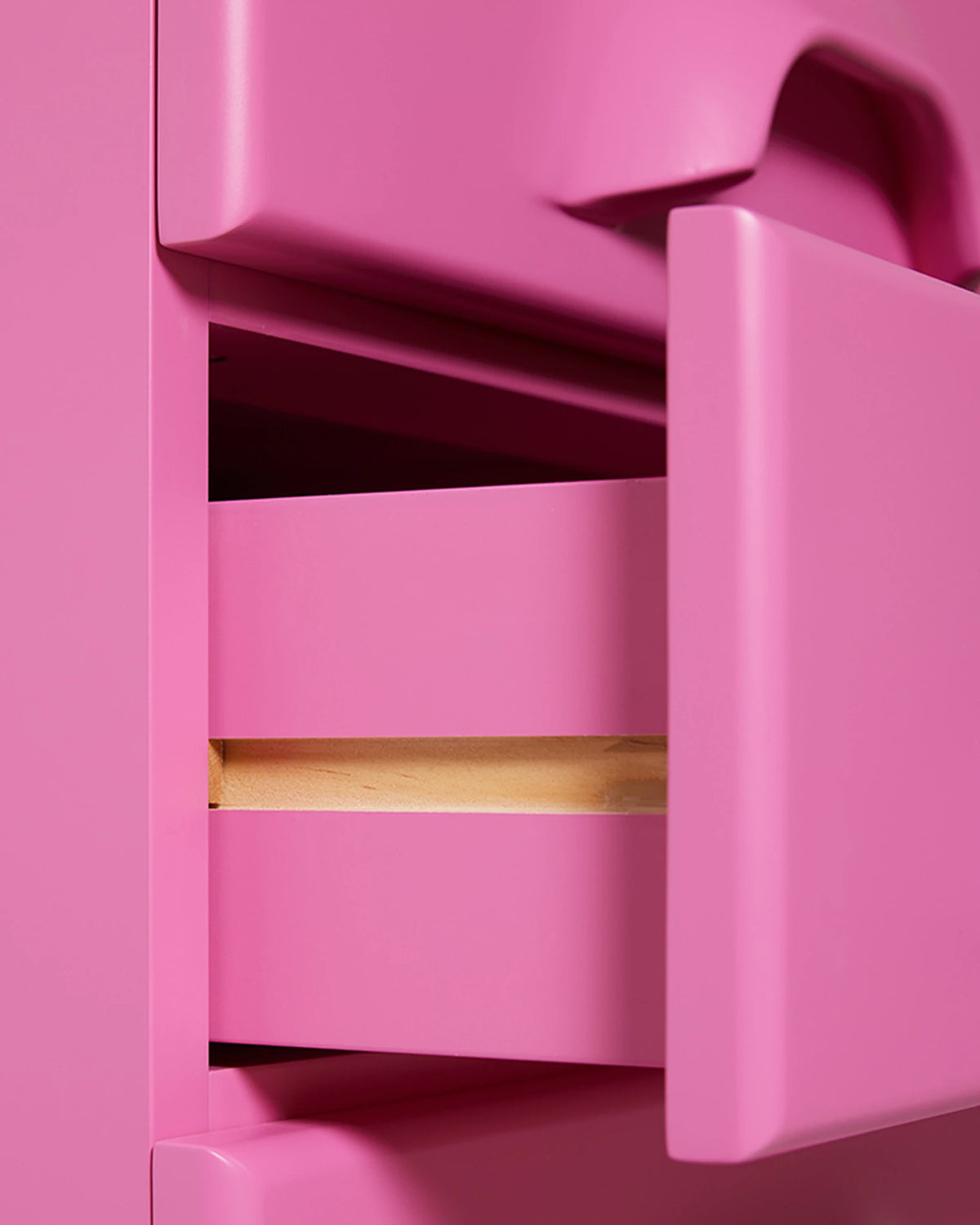 Chest of 8 drawers urban pink | Bildmaterial bereitgestellt von SHOES.PLEASE.