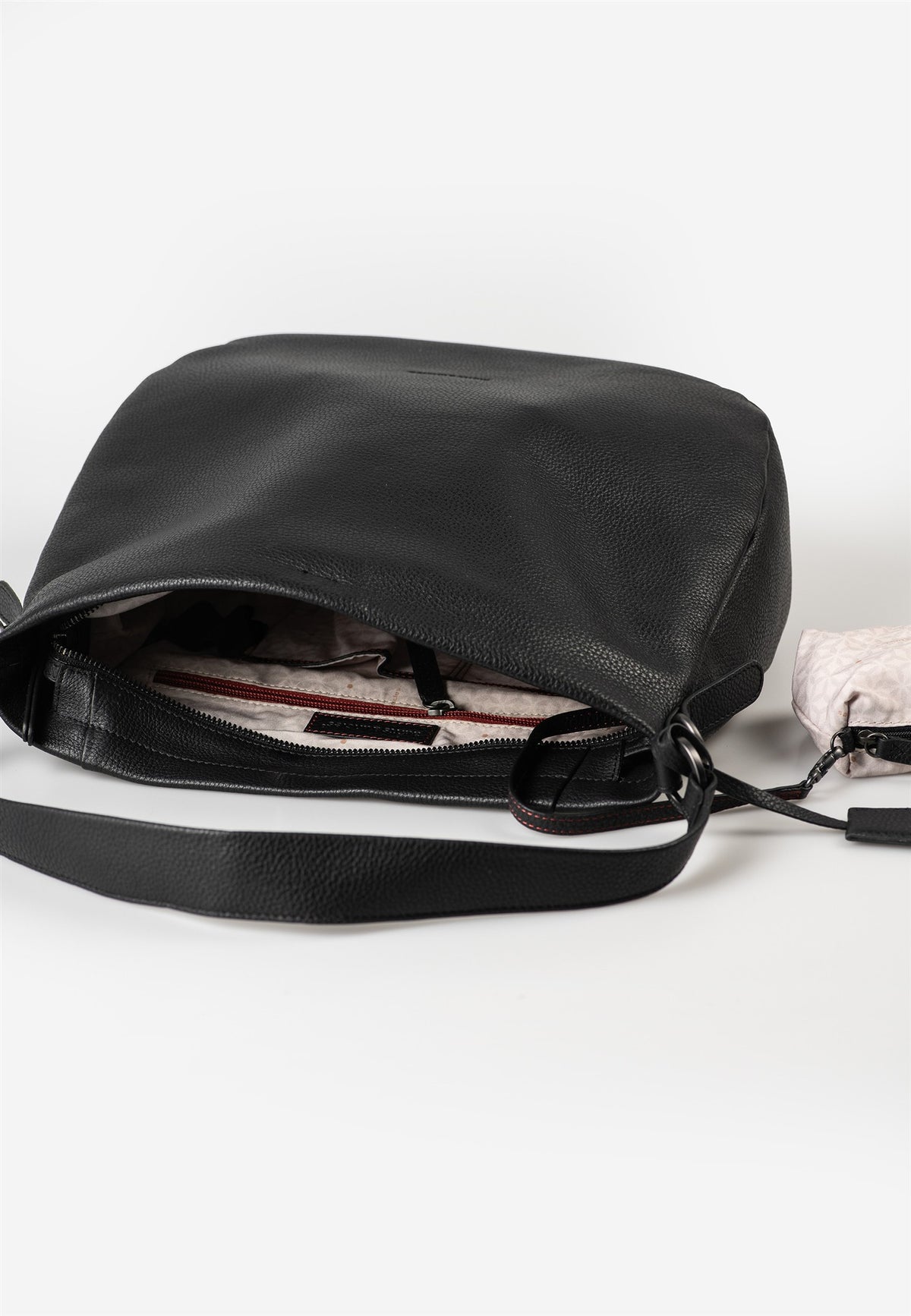 Darling Schultertasche Philocalists black dress | Bildmaterial bereitgestellt von SHOES.PLEASE.