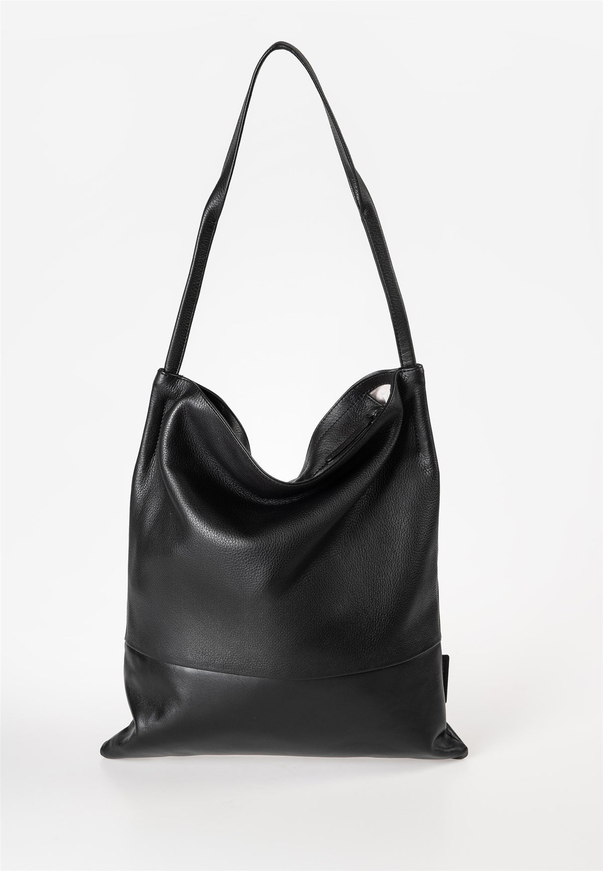 Lovin Shopper Philocalists black dress | Bildmaterial bereitgestellt von SHOES.PLEASE.