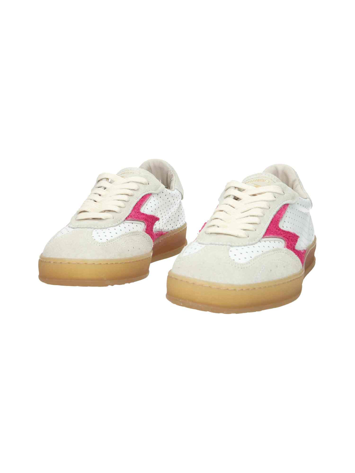Club Cherry Scrached Suede Logo Perforated white | Bildmaterial bereitgestellt von SHOES.PLEASE.