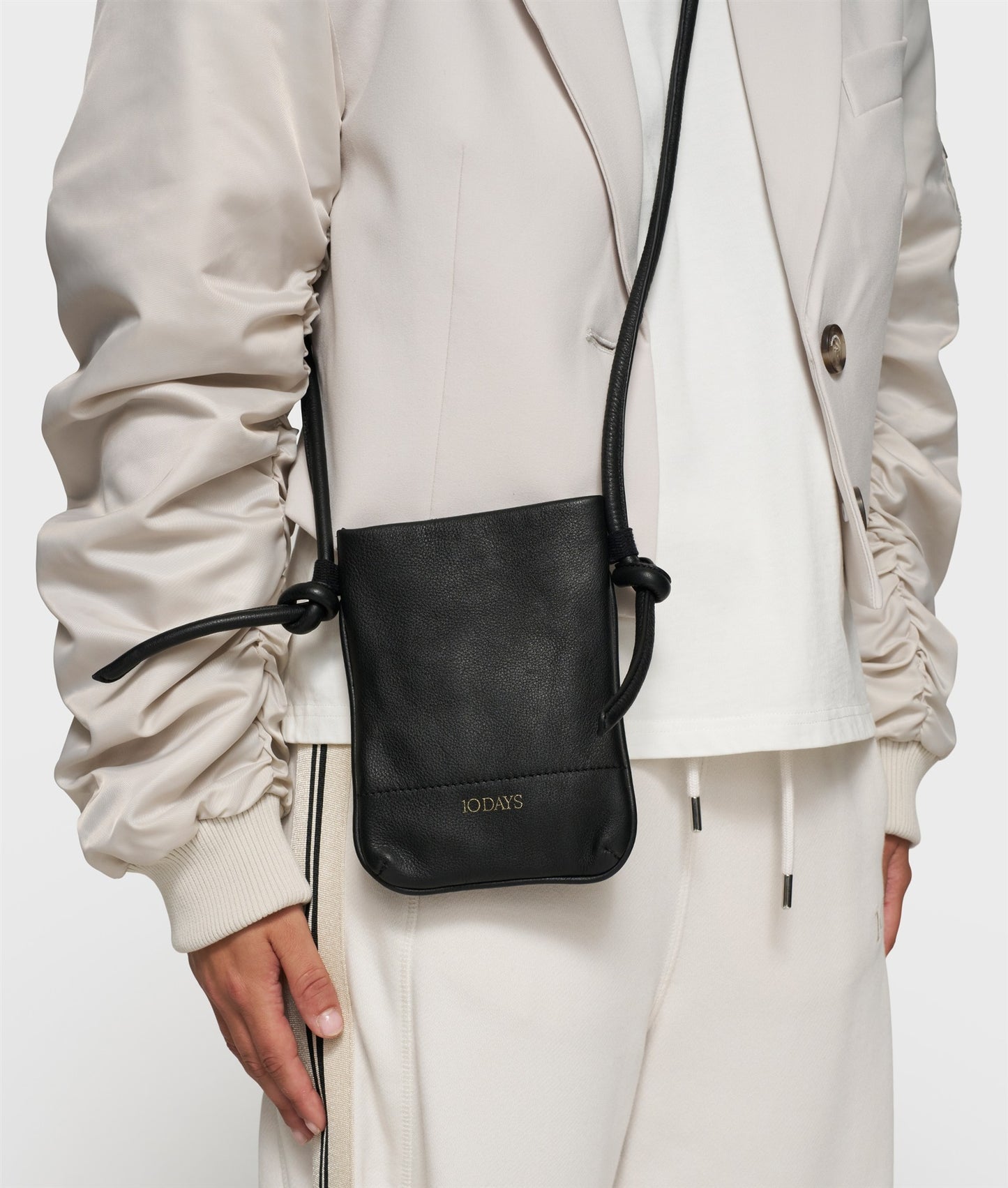 Leather Phone Bag black | Bildmaterial bereitgestellt von SHOES.PLEASE.