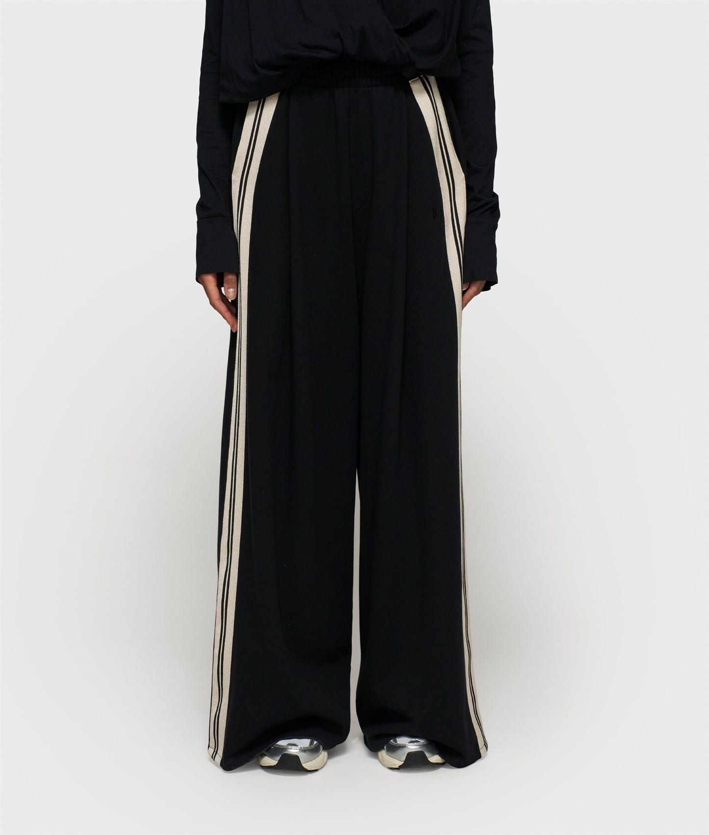 Wide Pants Tape black | Bildmaterial bereitgestellt von SHOES.PLEASE.