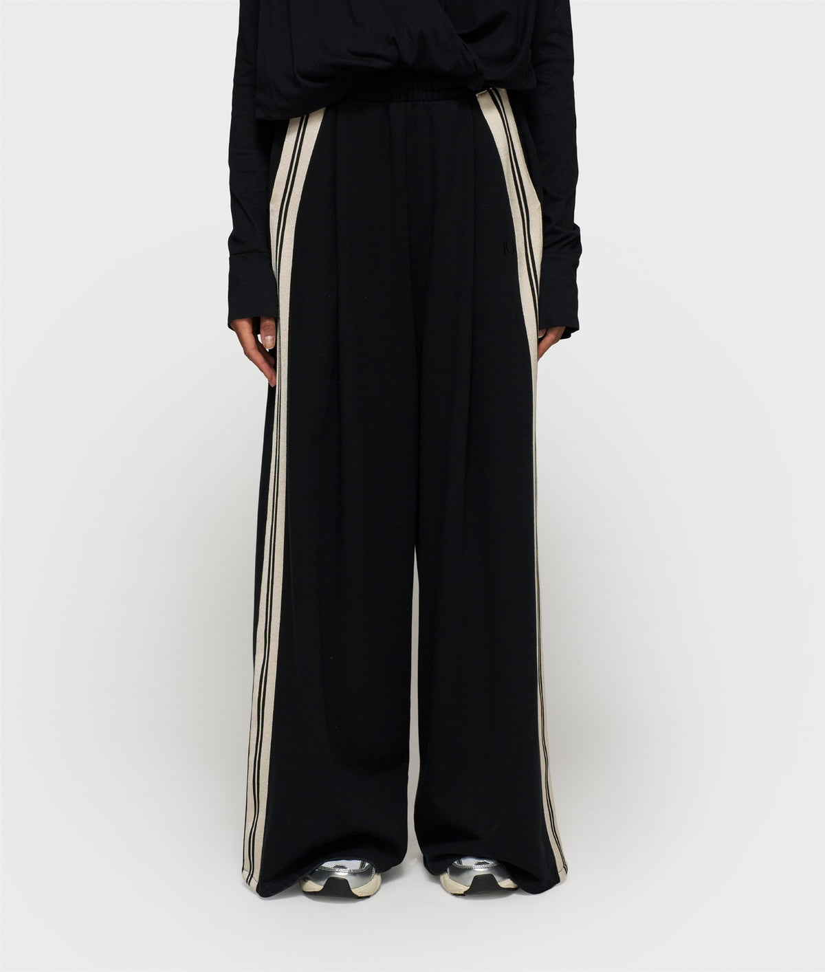 Wide Pants Tape black | Bildmaterial bereitgestellt von SHOES.PLEASE.