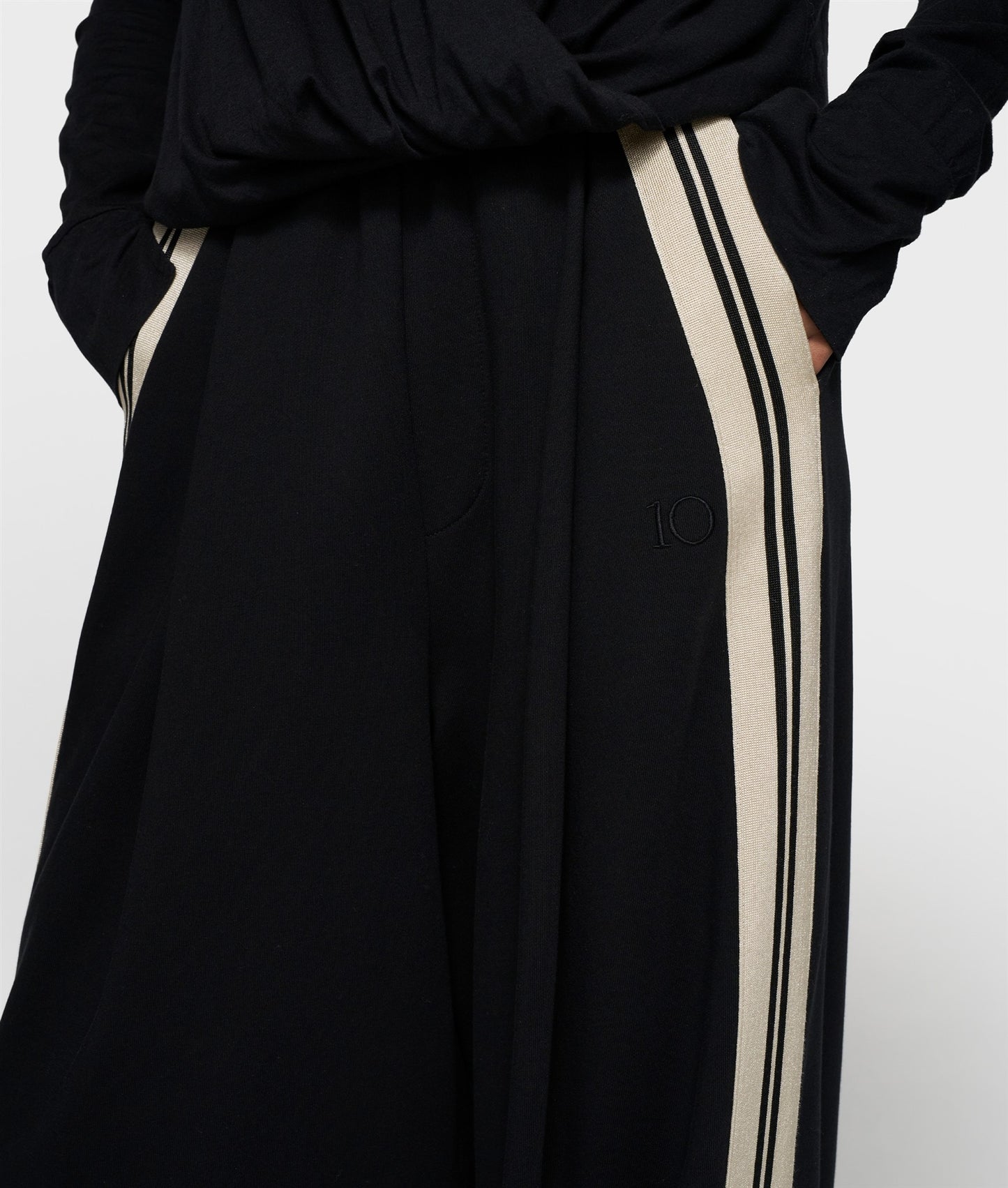 Wide Pants Tape black | Bildmaterial bereitgestellt von SHOES.PLEASE.
