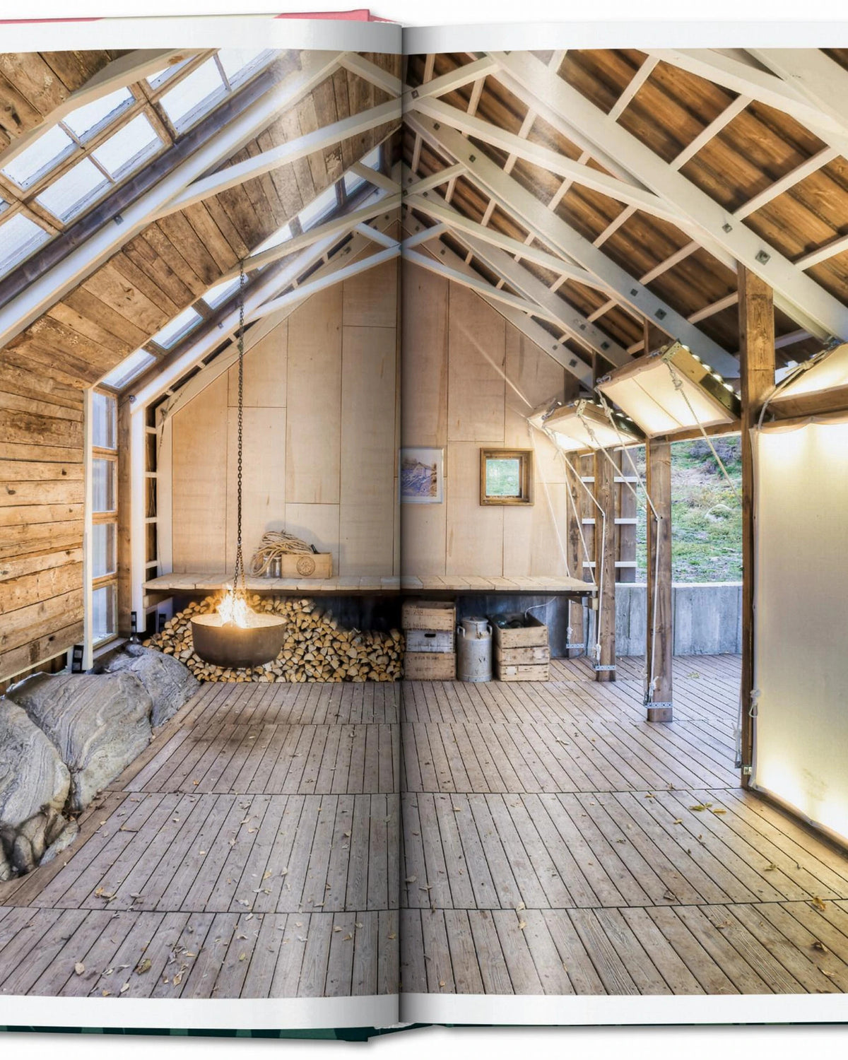 Cabins 45th Ed. | Bildmaterial bereitgestellt von SHOES.PLEASE.