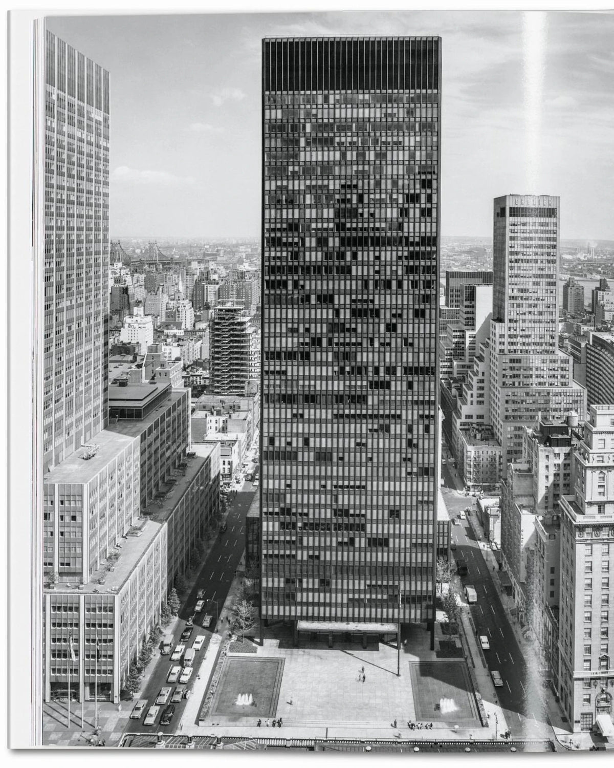 Mies van der Rohe | Bildmaterial bereitgestellt von SHOES.PLEASE.