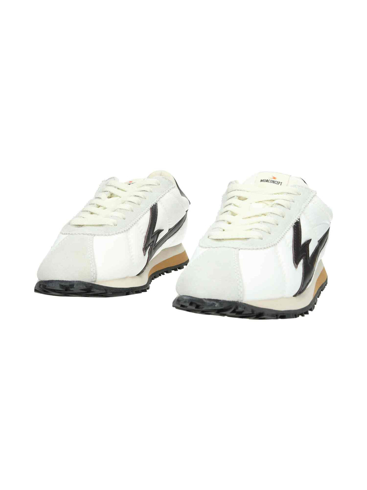 W Black Logo And Details white flash | Bildmaterial bereitgestellt von SHOES.PLEASE.