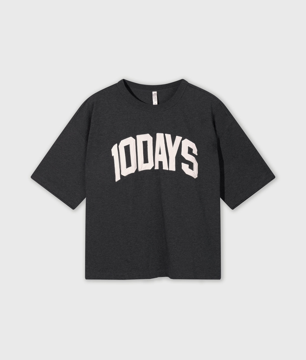 Baseball Tee 10Days antra melee | Bildmaterial bereitgestellt von SHOES.PLEASE.