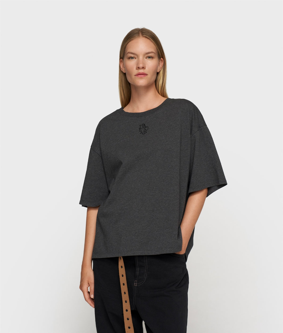 Short Sleeve Tee Embro antra melee | Bildmaterial bereitgestellt von SHOES.PLEASE.