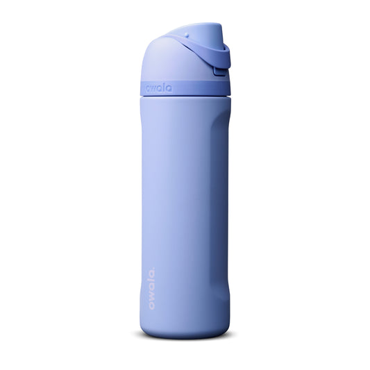 Owala FreeSip Trinkflasche 710 ml in Out of the Blue – ganze Flasche von vorne
