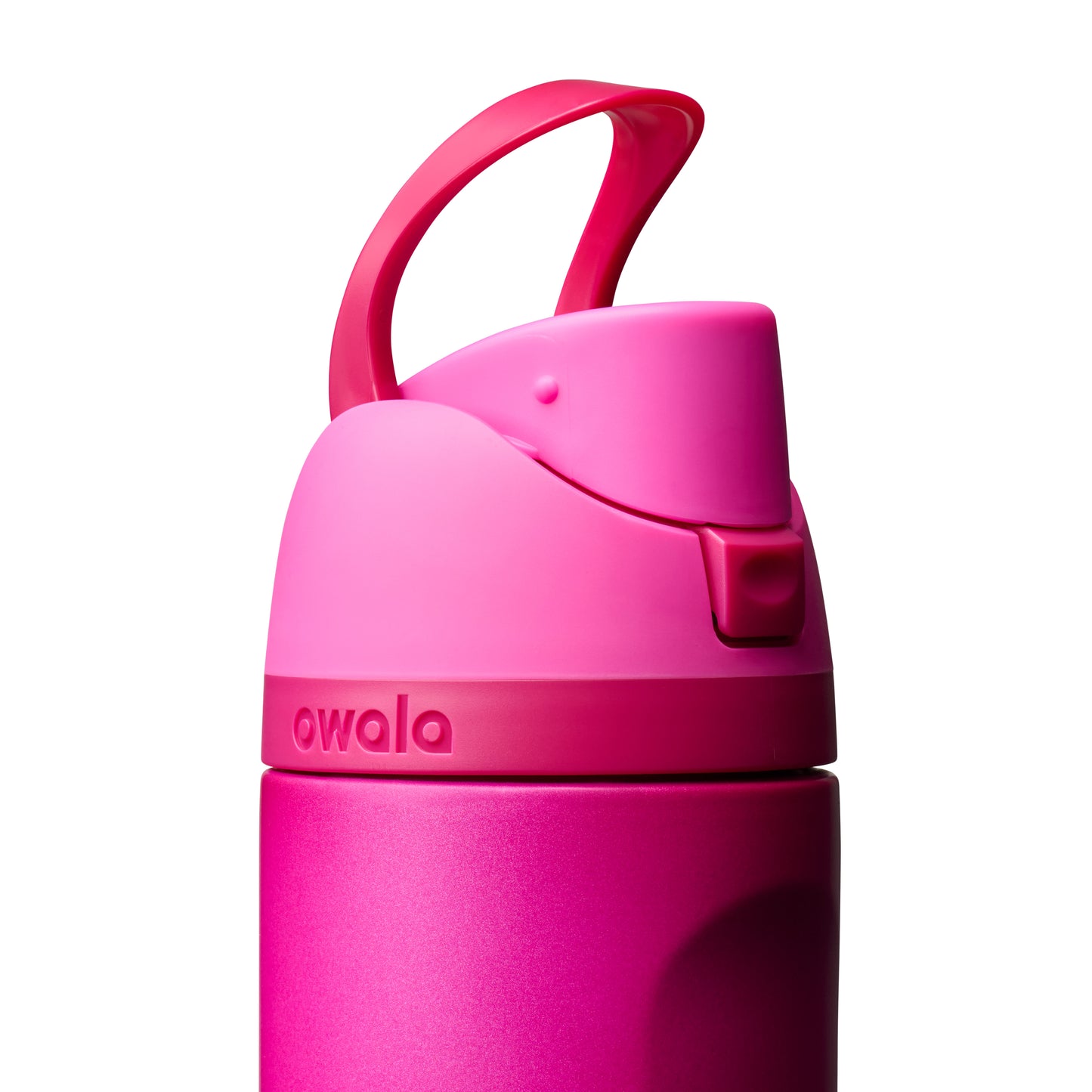Owala FreeSip Trinkflasche 710 ml in Read My Lips – Deckel mit hochgeklappter Trageschlaufe | Bildmaterial bereitgestellt von SHOES.PLEASE.