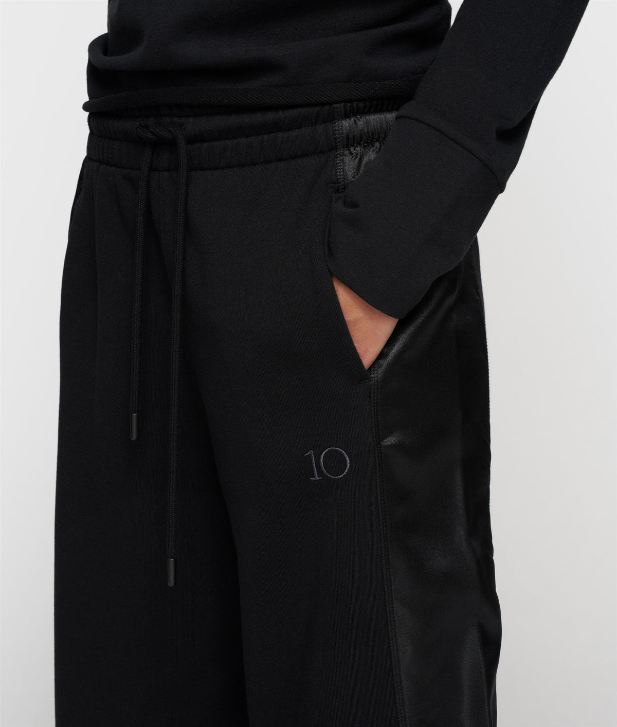 Western Jogger Satin black | Bildmaterial bereitgestellt von SHOES.PLEASE.