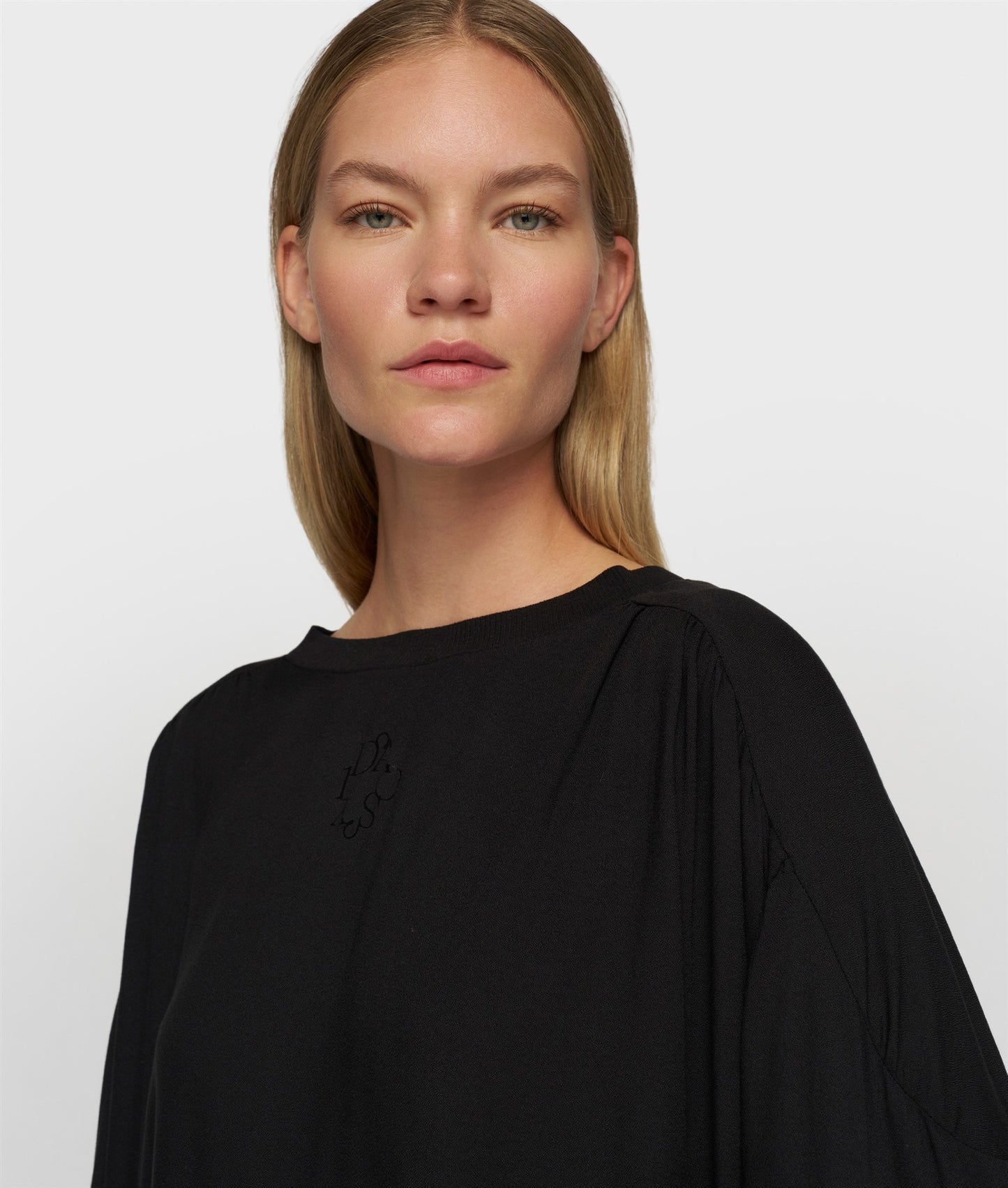 Flowy Blouse Gathering black | Bildmaterial bereitgestellt von SHOES.PLEASE.