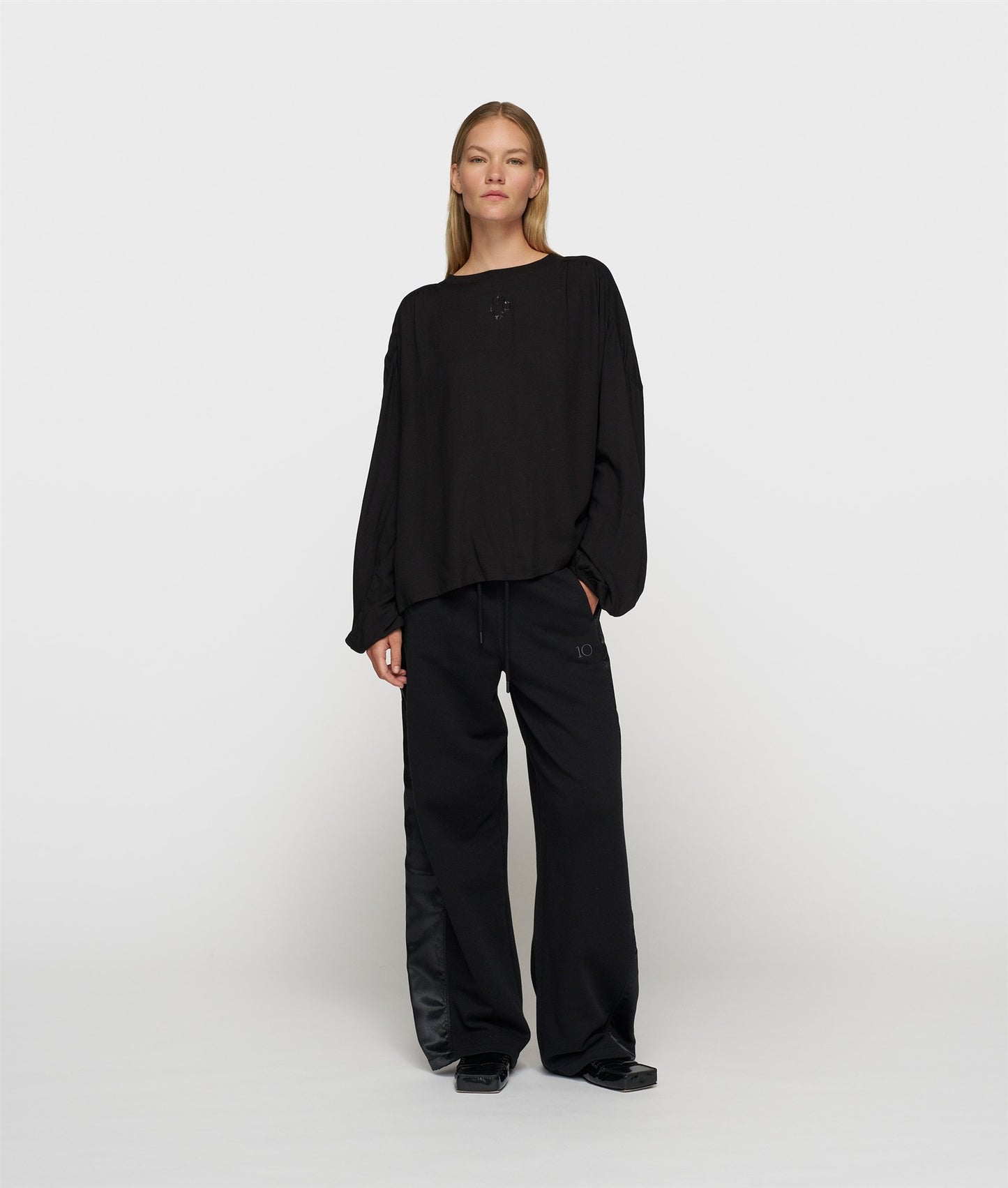 Flowy Blouse Gathering black | Bildmaterial bereitgestellt von SHOES.PLEASE.
